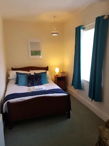 Bedroom, Bed in Bridge House