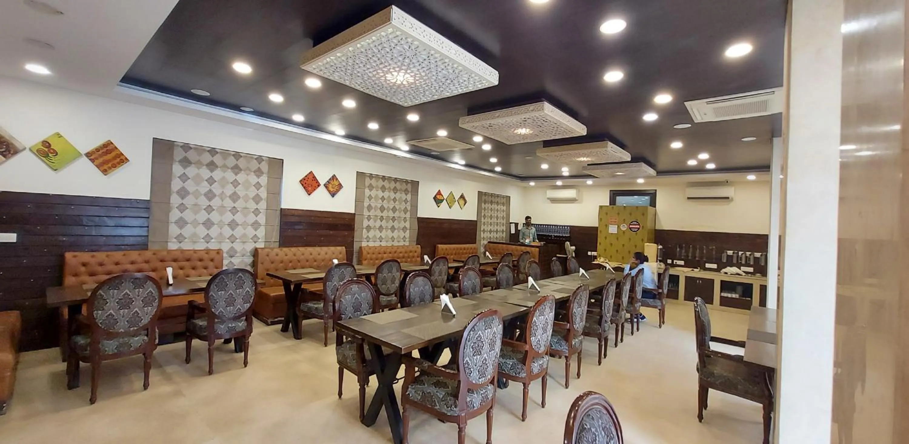 Restaurant/places to eat in Hotel The Orion