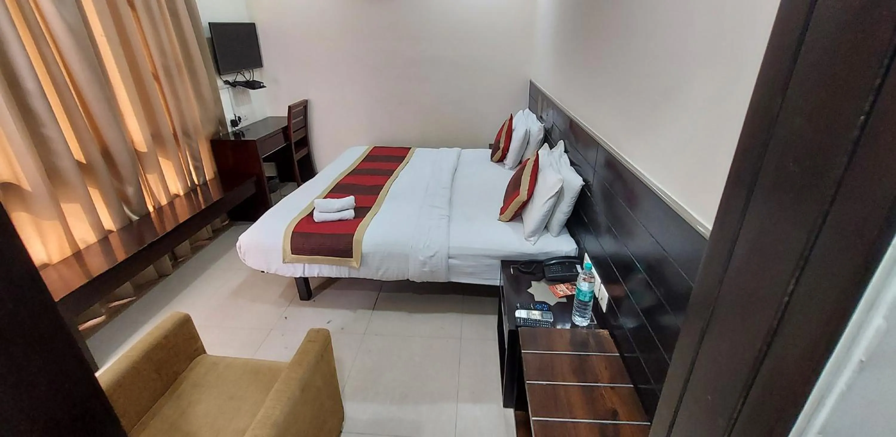 Photo of the whole room, Bed in Hotel The Orion