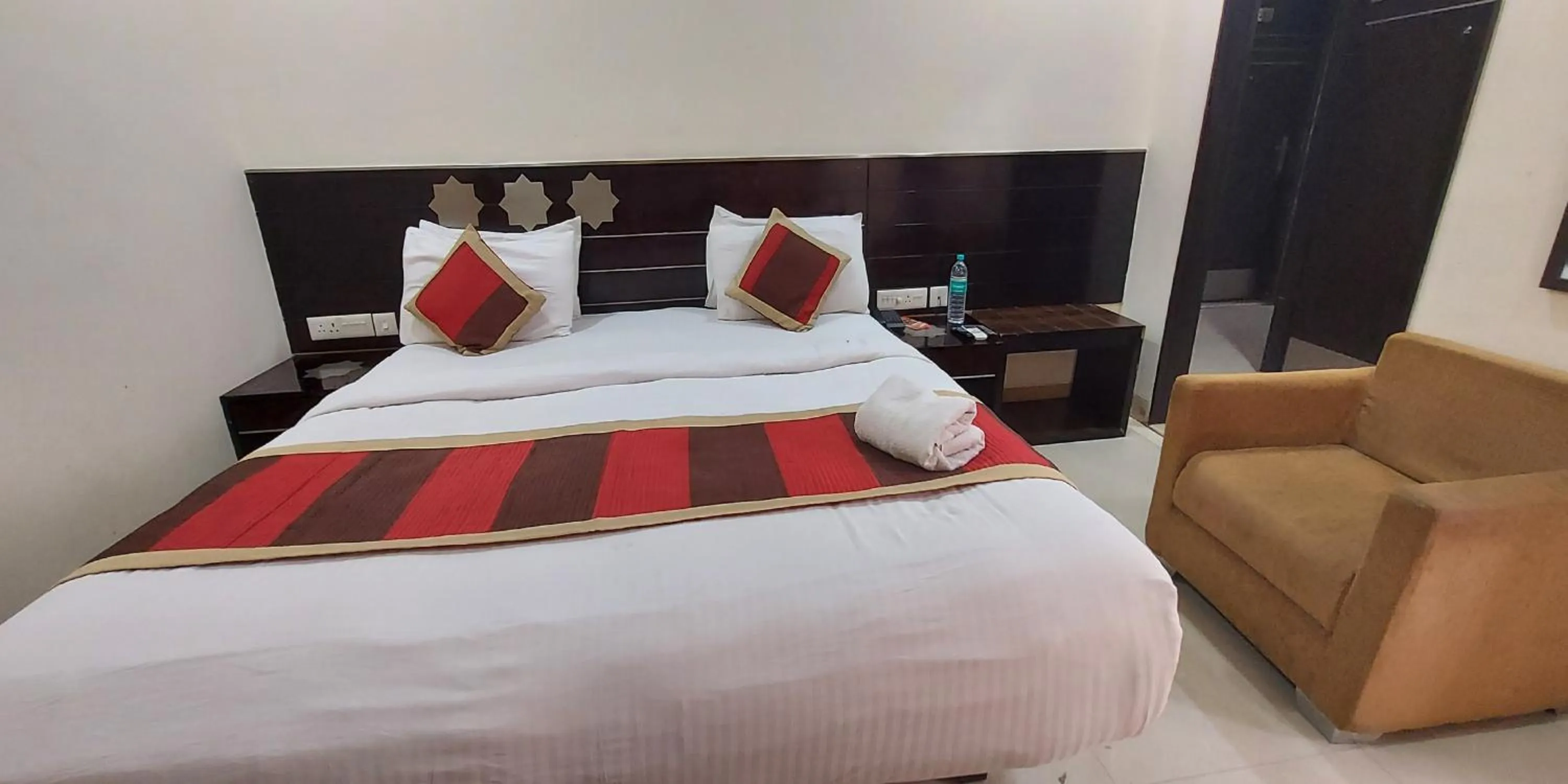 Photo of the whole room, Bed in Hotel The Orion