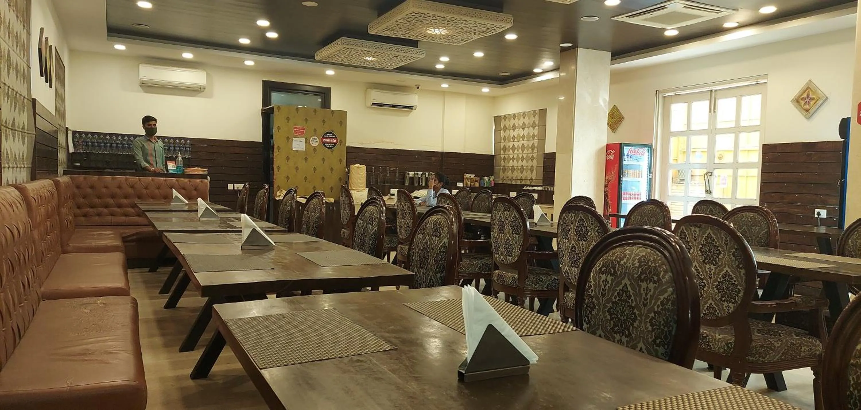 Restaurant/places to eat in Hotel The Orion