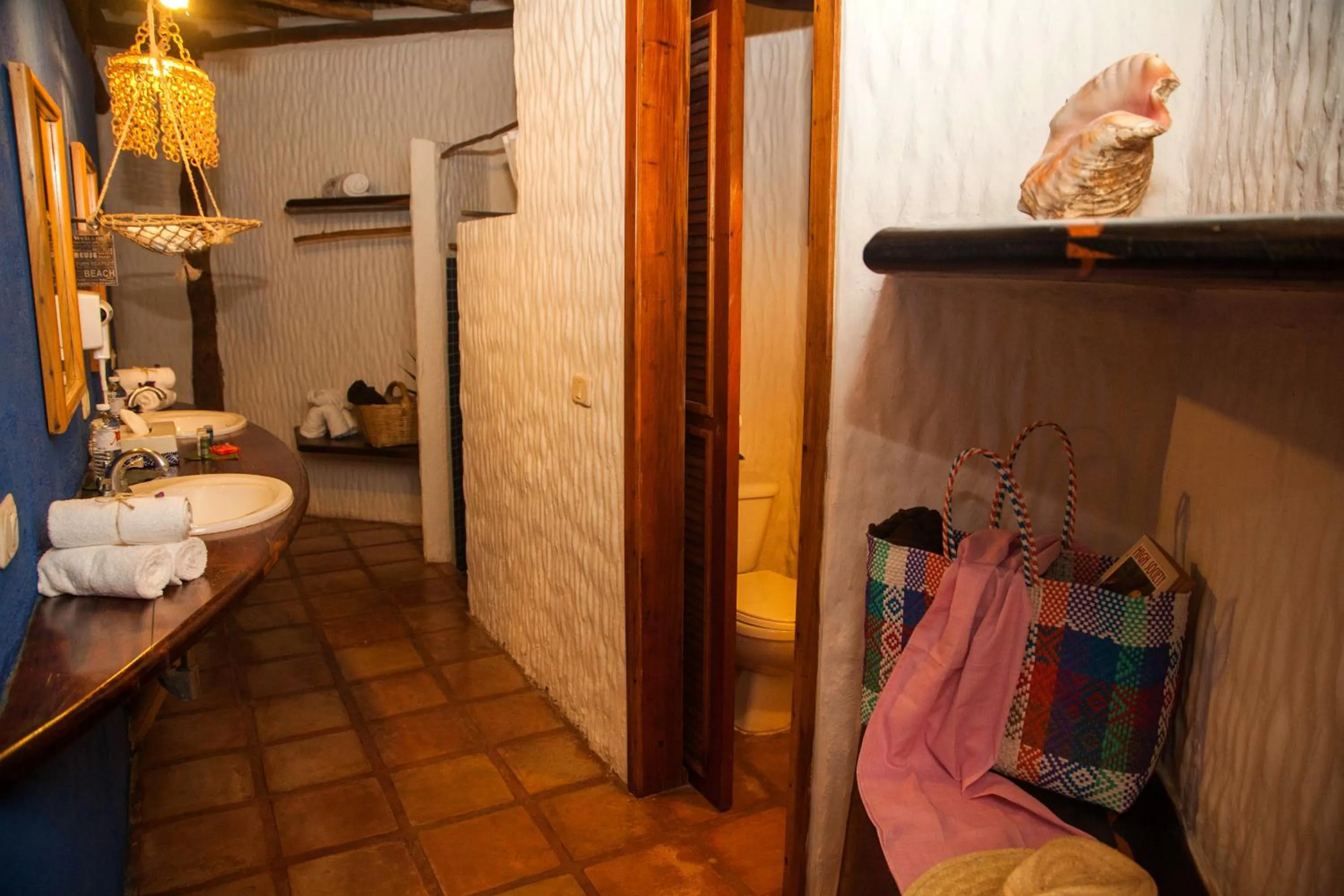 Bathroom in Holbox by Xaloc