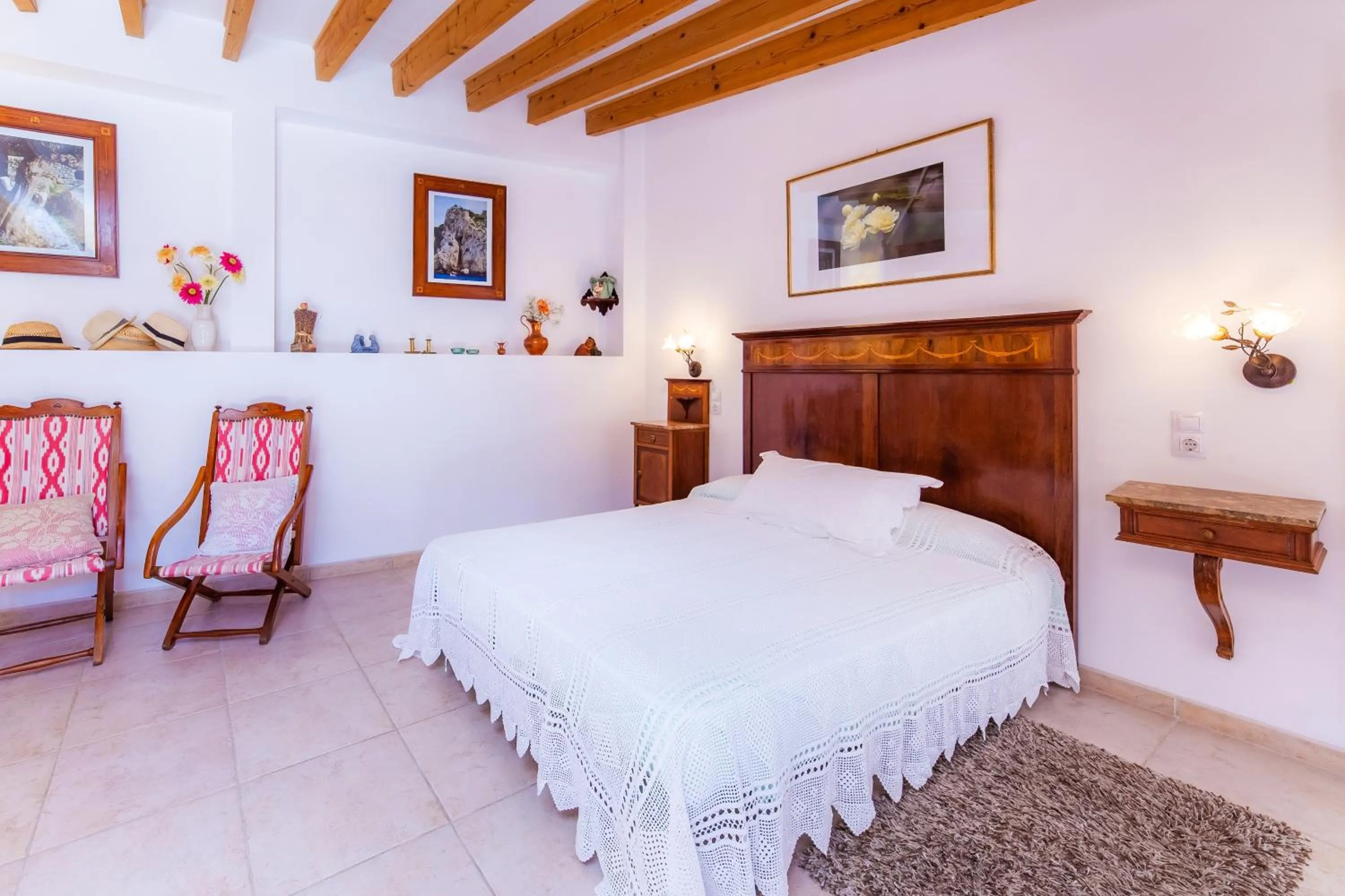 Living room, Bed in Can Murons