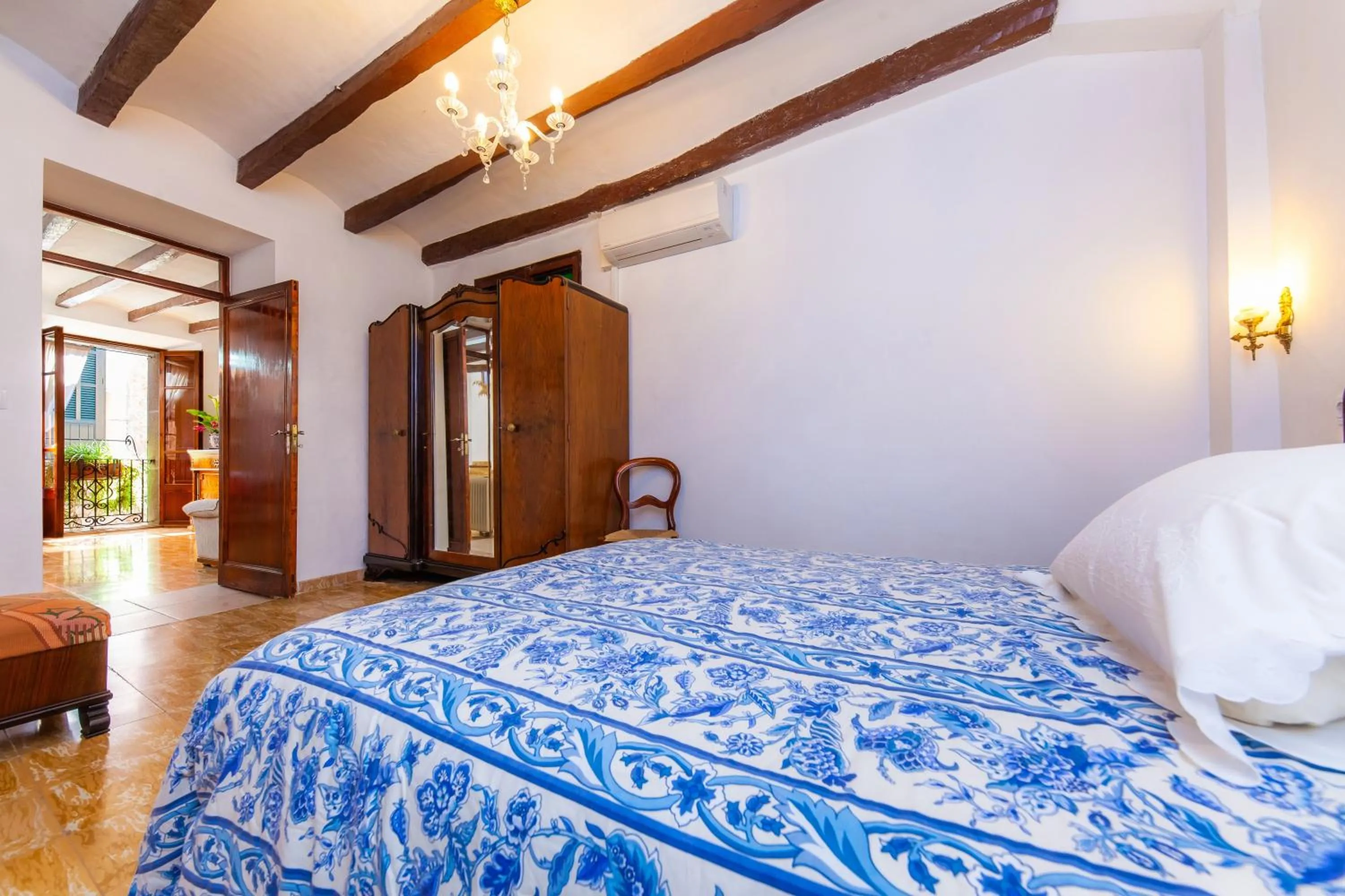 Living room, Bed in Can Murons