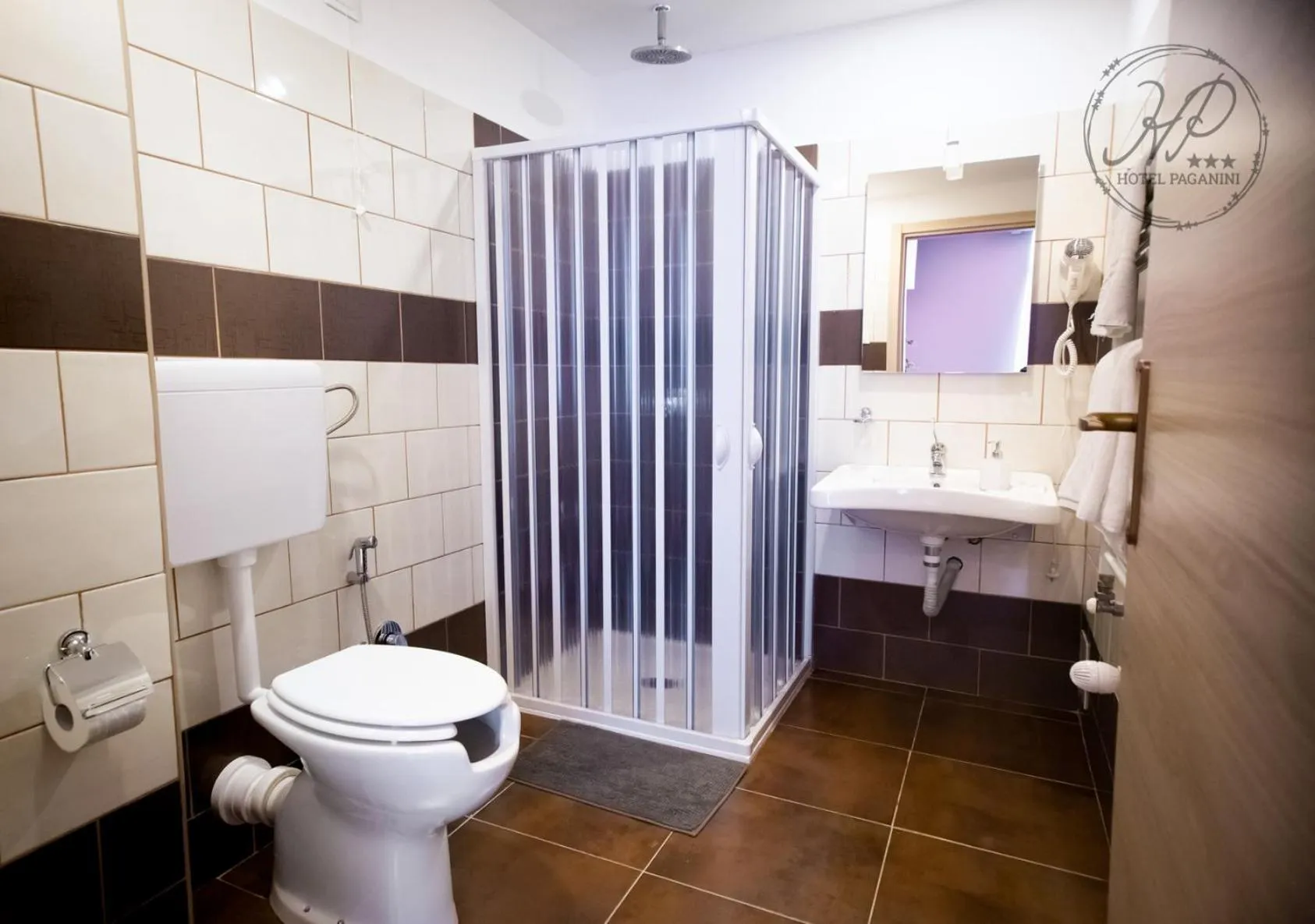 Shower in Hotel Paganini