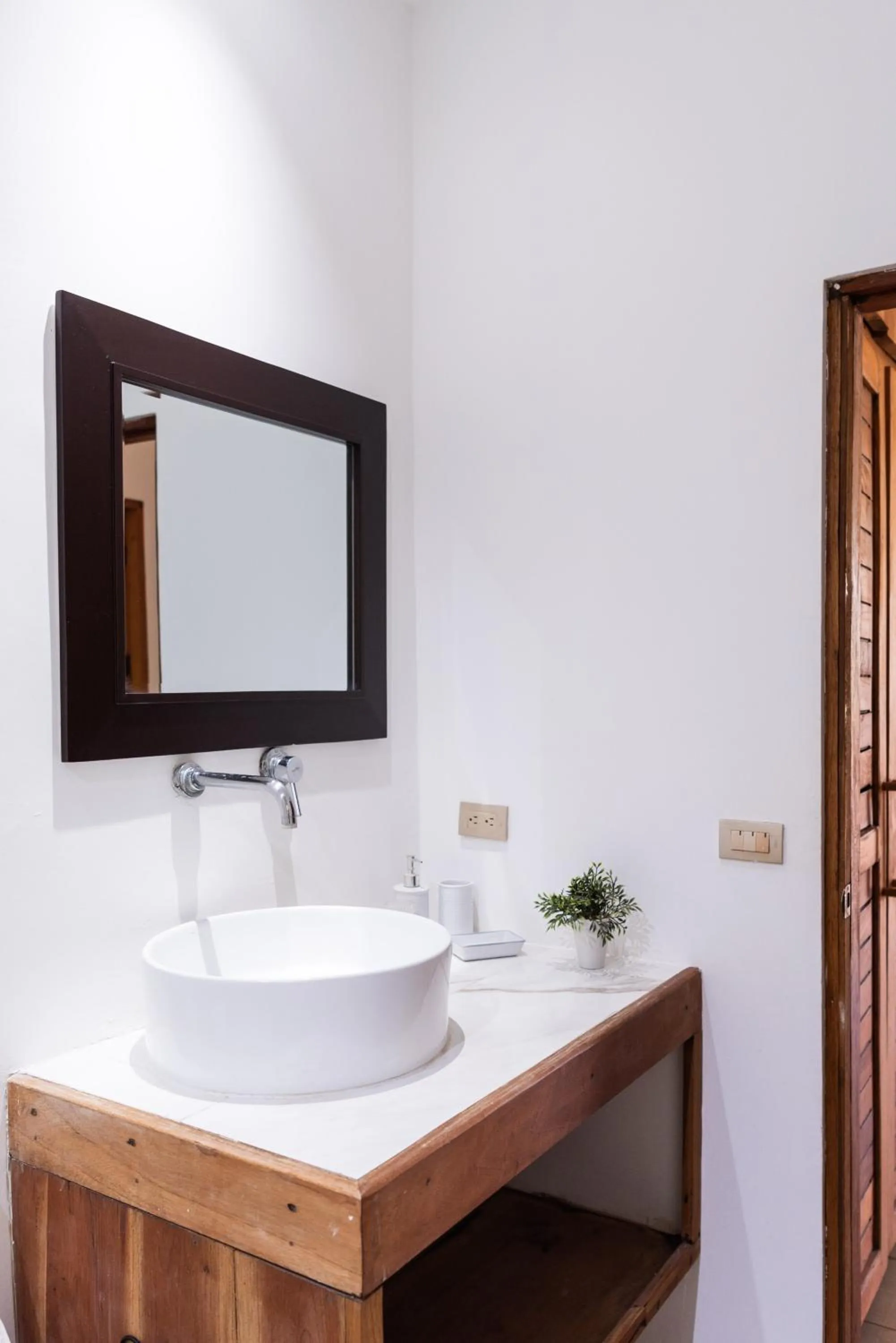 Nautilus Surf & Yoga Villas Santa Teresa