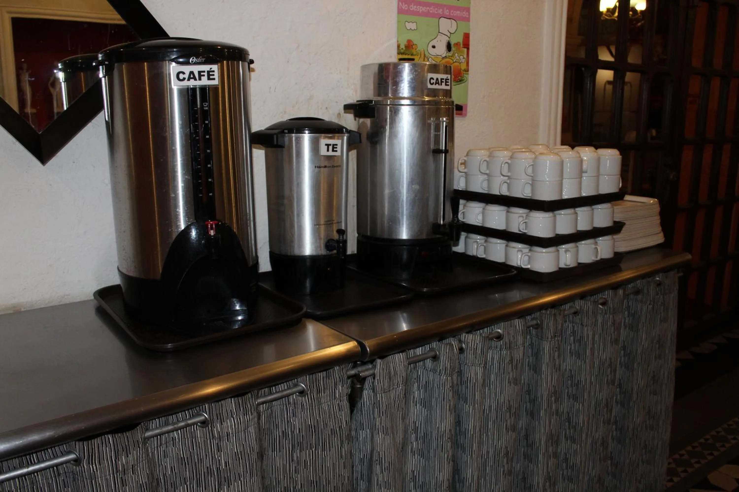 Restaurant/places to eat in Hotel Doralba Inn