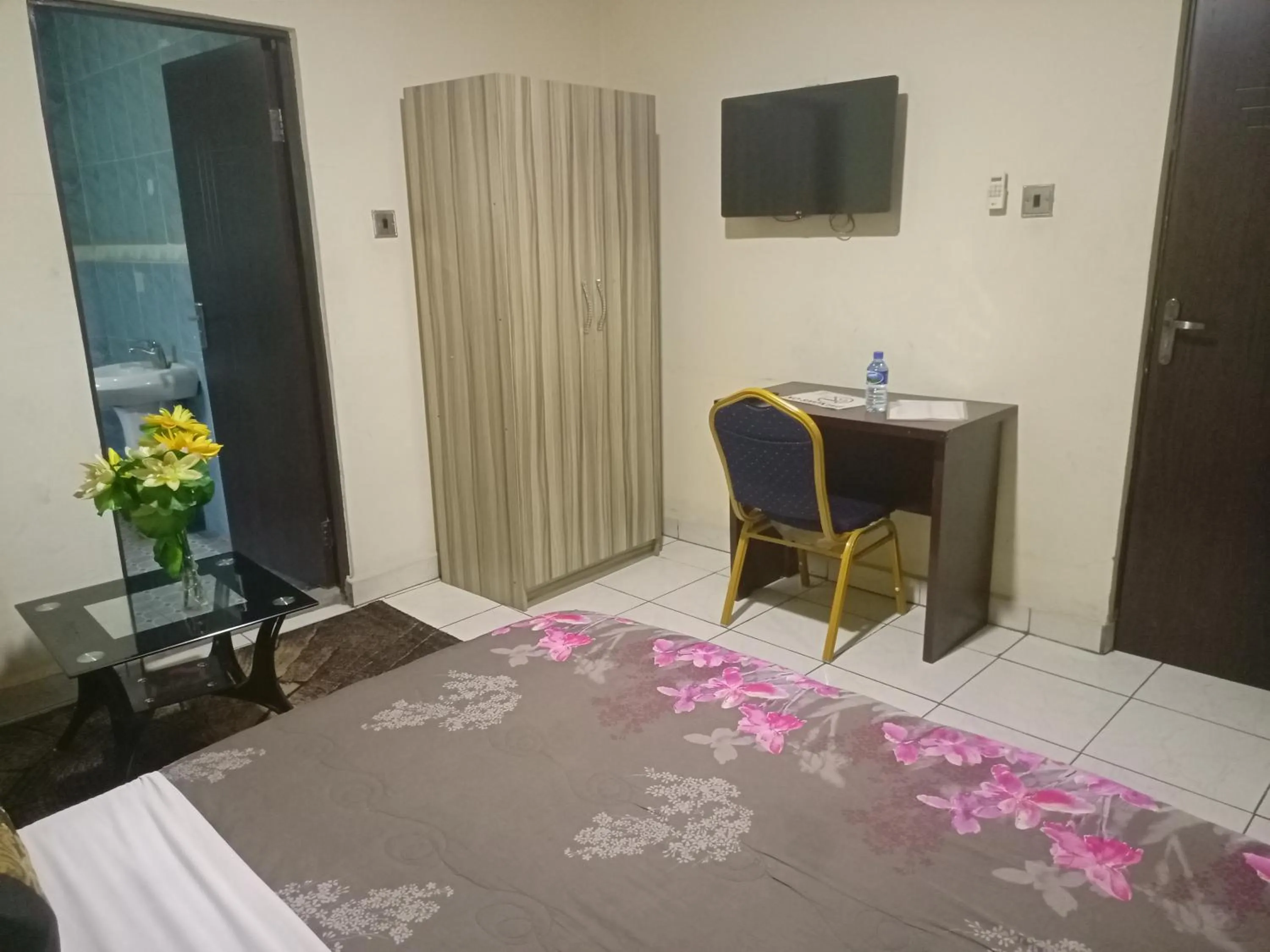 Bed in Villa Nuee Hotel & Suites Utako, Abuja