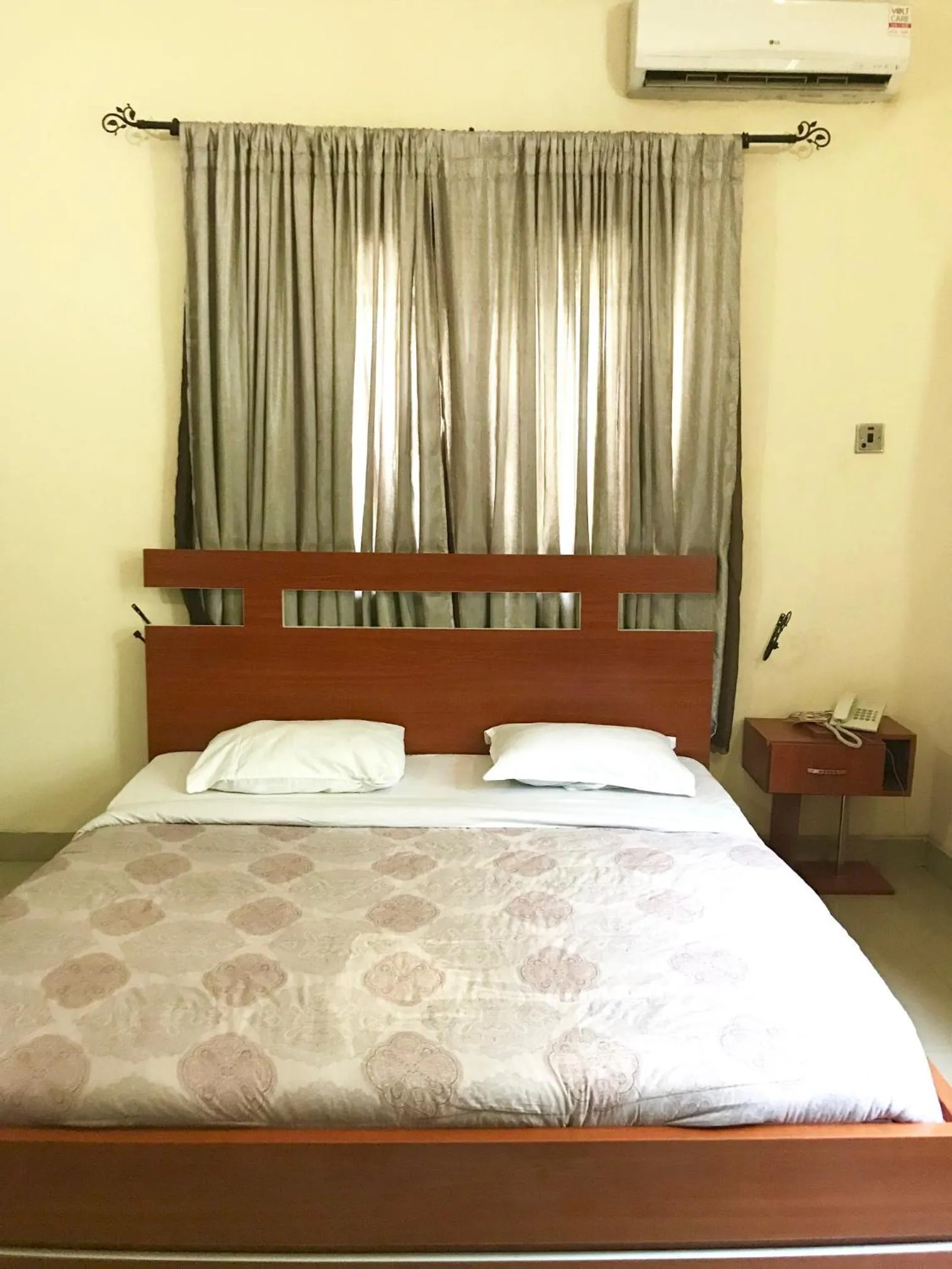 Bed in Villa Nuee Hotel & Suites Utako, Abuja