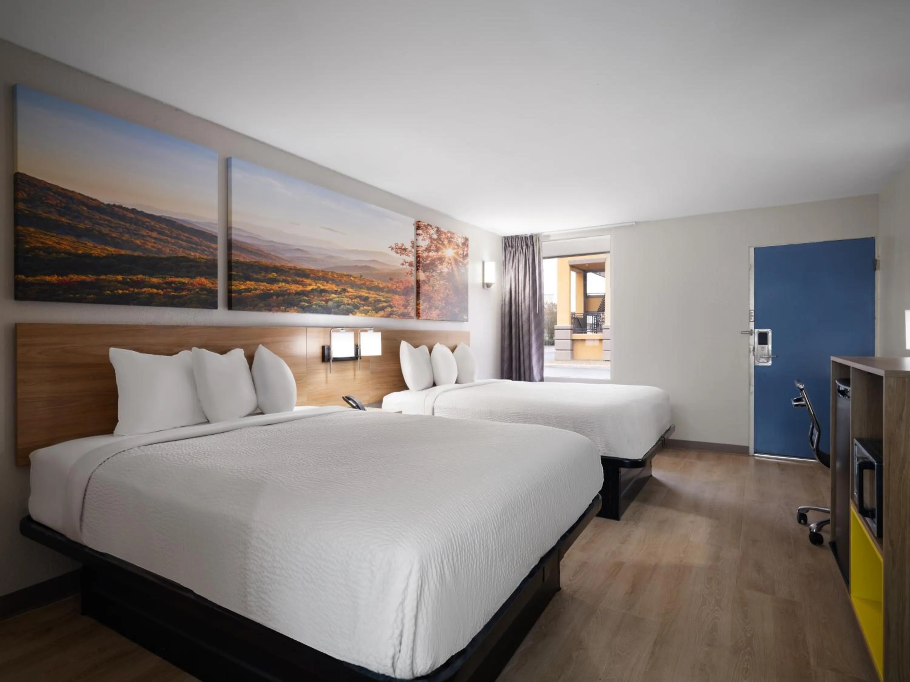 Bed in Days-Inn by Wyndham Montgomery I-85