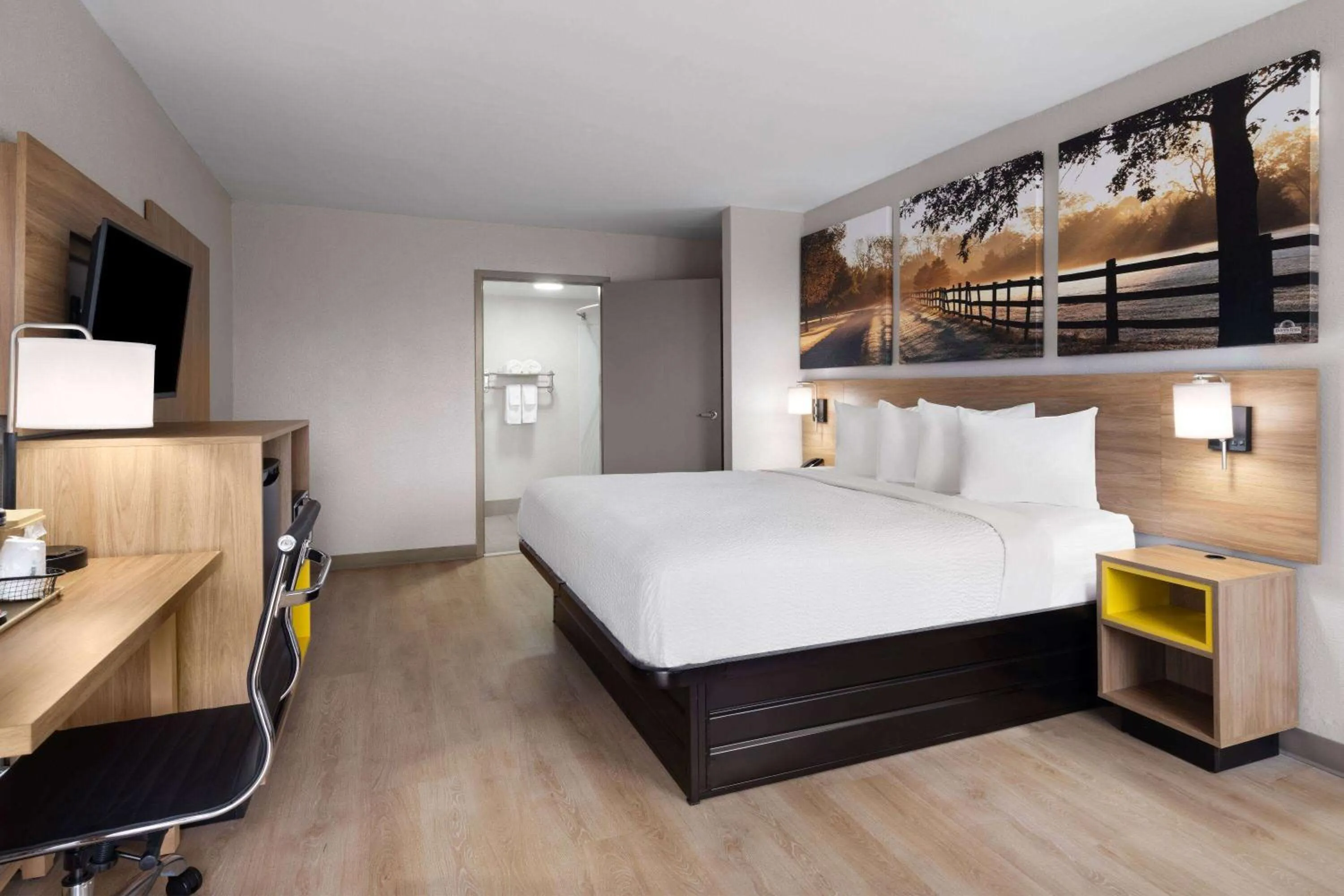 Bed in Days-Inn by Wyndham Montgomery I-85