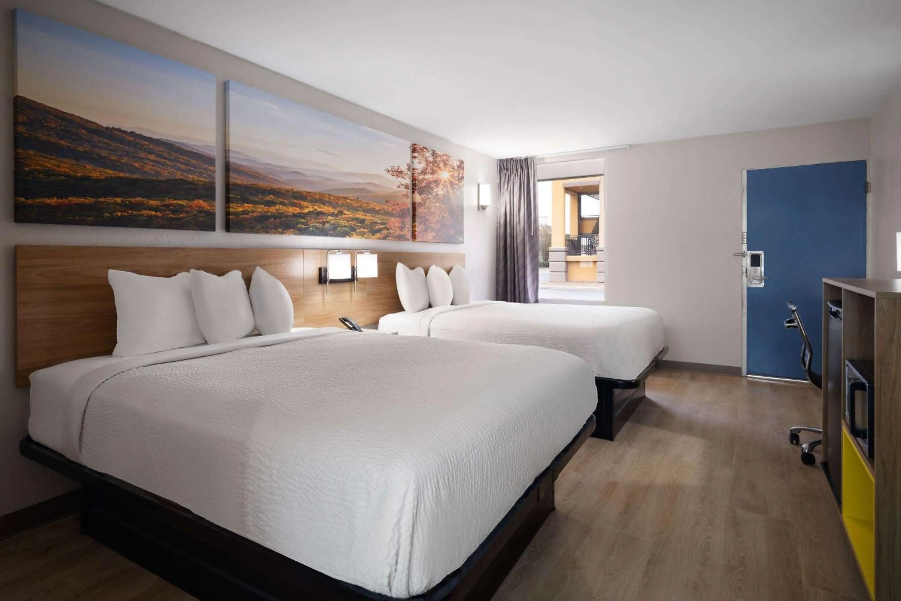 Bed in Days-Inn by Wyndham Montgomery I-85