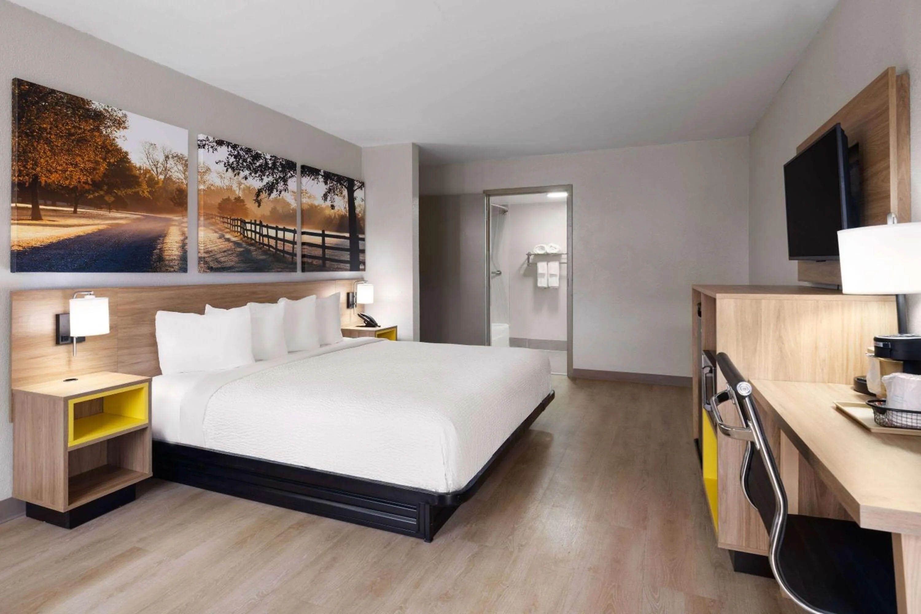 Bed in Days-Inn by Wyndham Montgomery I-85