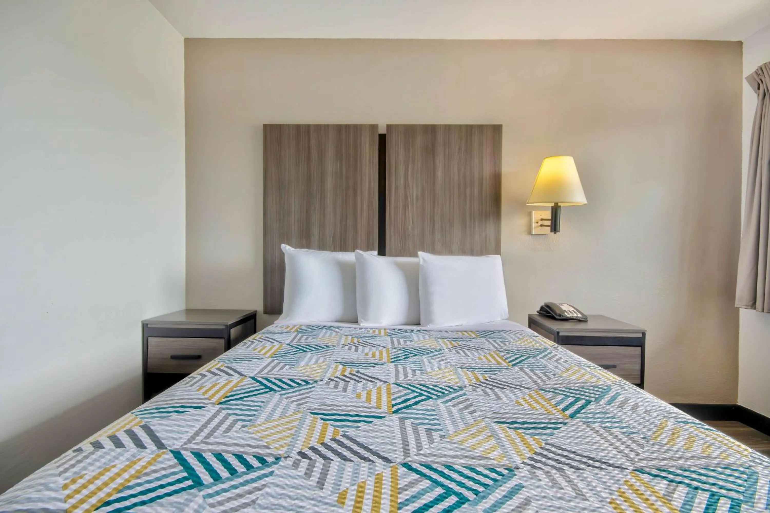 Bedroom, Bed in Motel 6 Jonesboro