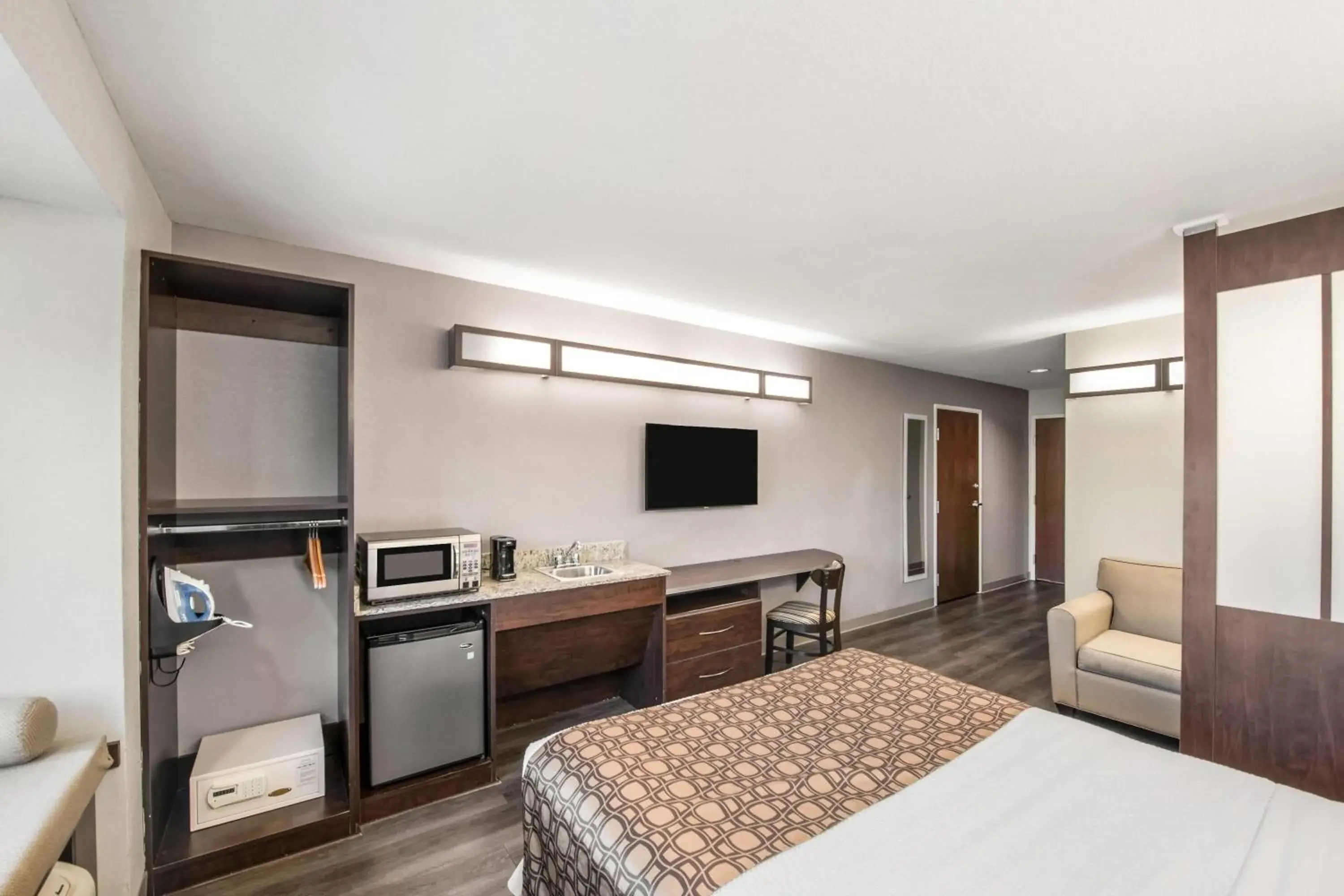 Photo of the whole room, Bed in Microtel Inn & Suites by Wyndham Pearl River/Slidell Photo of the whole room, Bed in Microtel Inn & Suites by Wyndham Pearl River/Slidell