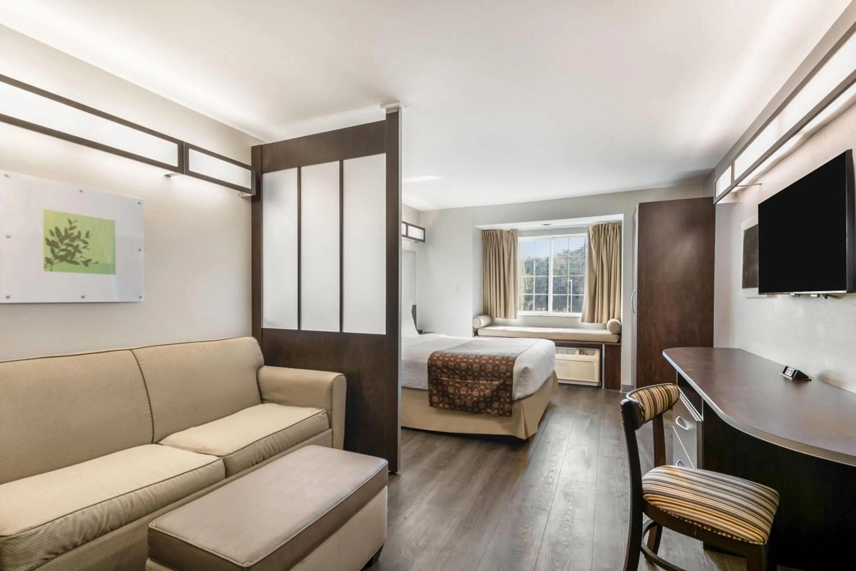 Photo of the whole room, Bed in Microtel Inn & Suites by Wyndham Pearl River/Slidell