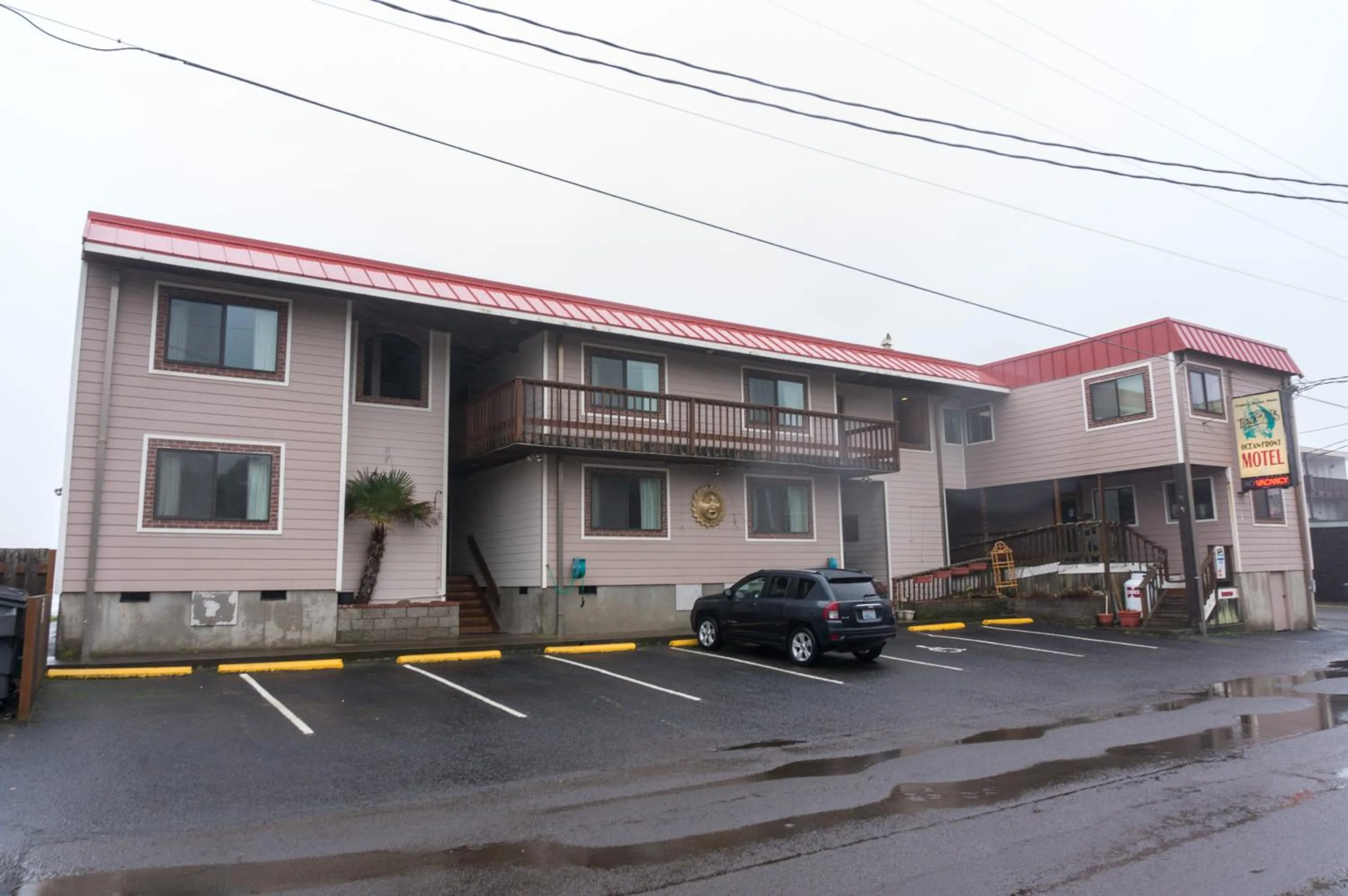 Facade/entrance in Tradewinds Motel