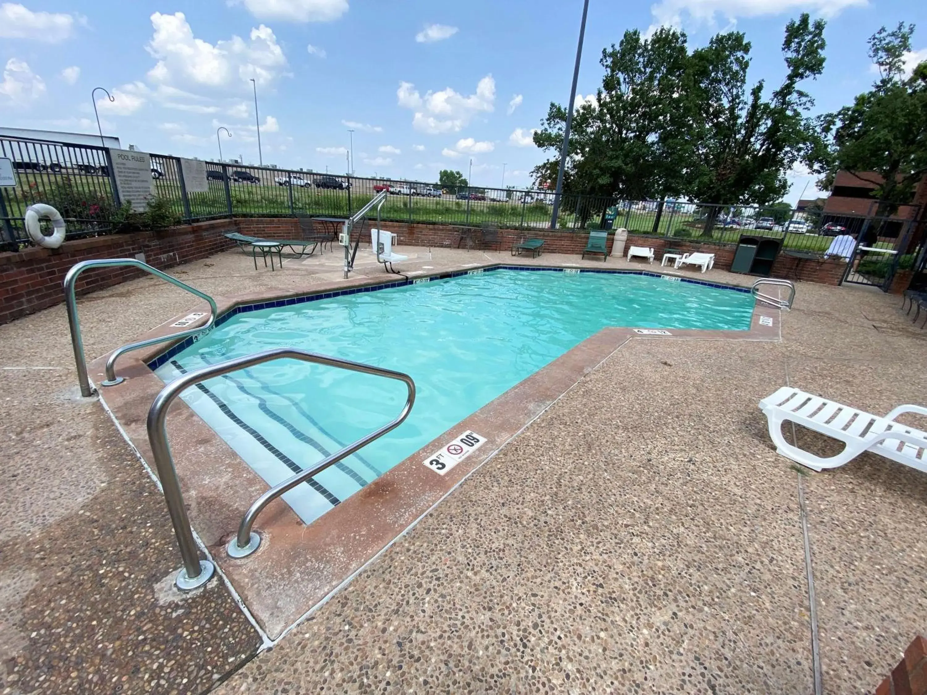 Activities, Swimming Pool in Motel 6 Oklahoma City OK Fairgrounds West
