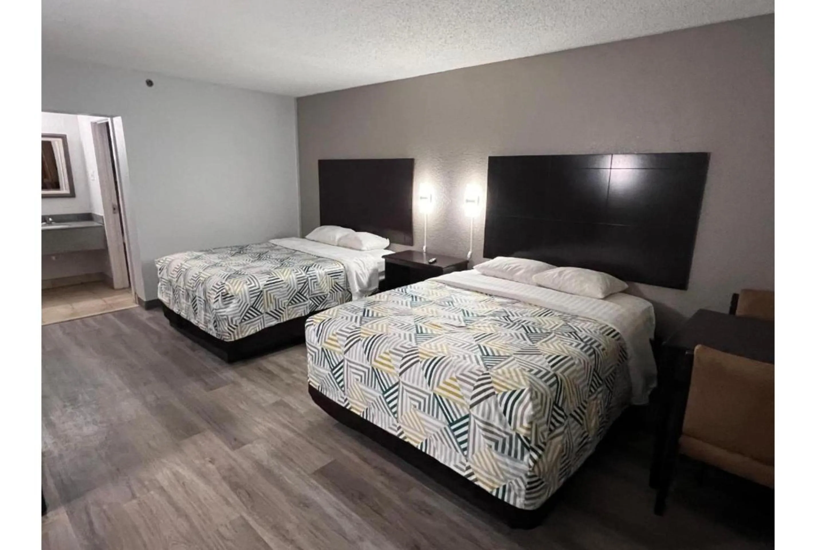 Photo of the whole room, Bed in Motel 6 Oklahoma City OK Fairgrounds West