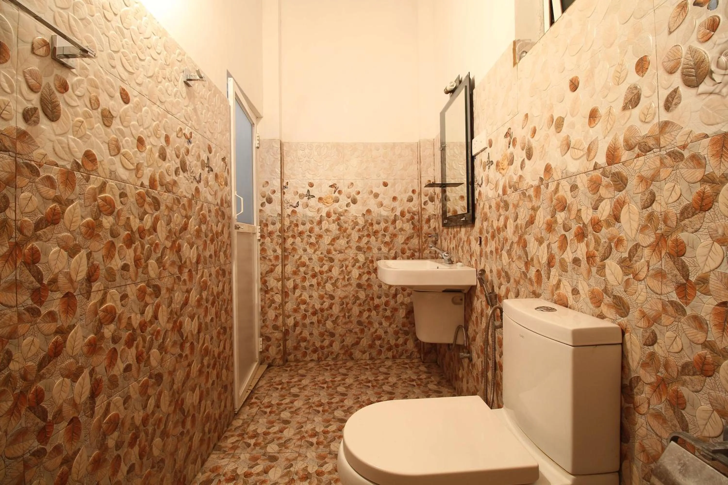 Bathroom in Ritas Hotel