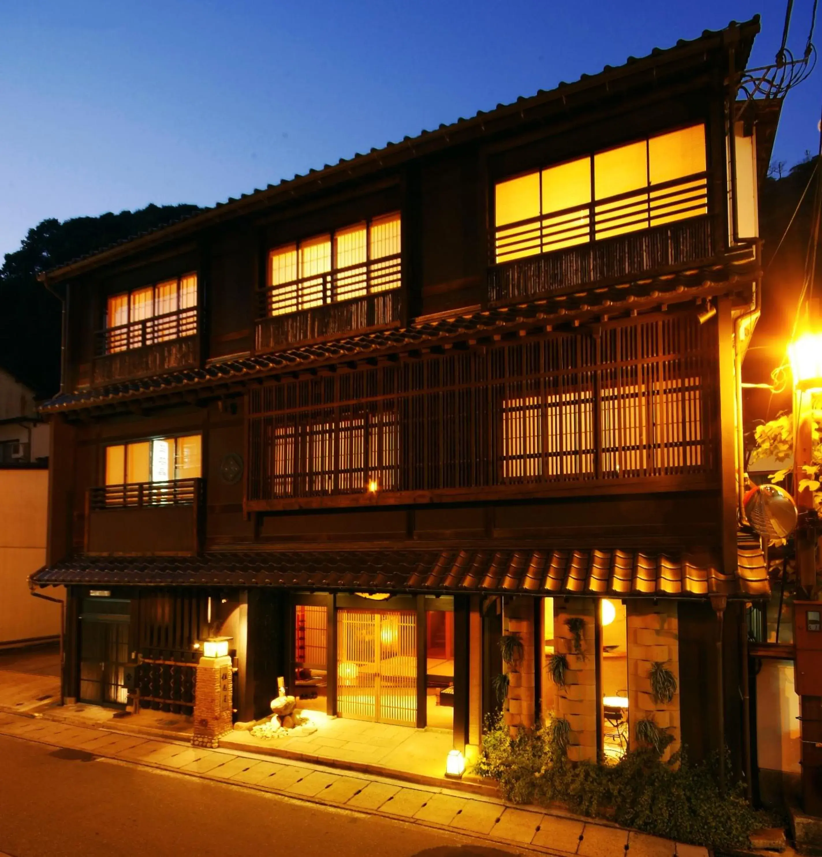 Facade/entrance in 城崎温泉 但馬屋-Tajimaya- Facade/entrance in 城崎温泉 但馬屋-Tajimaya-