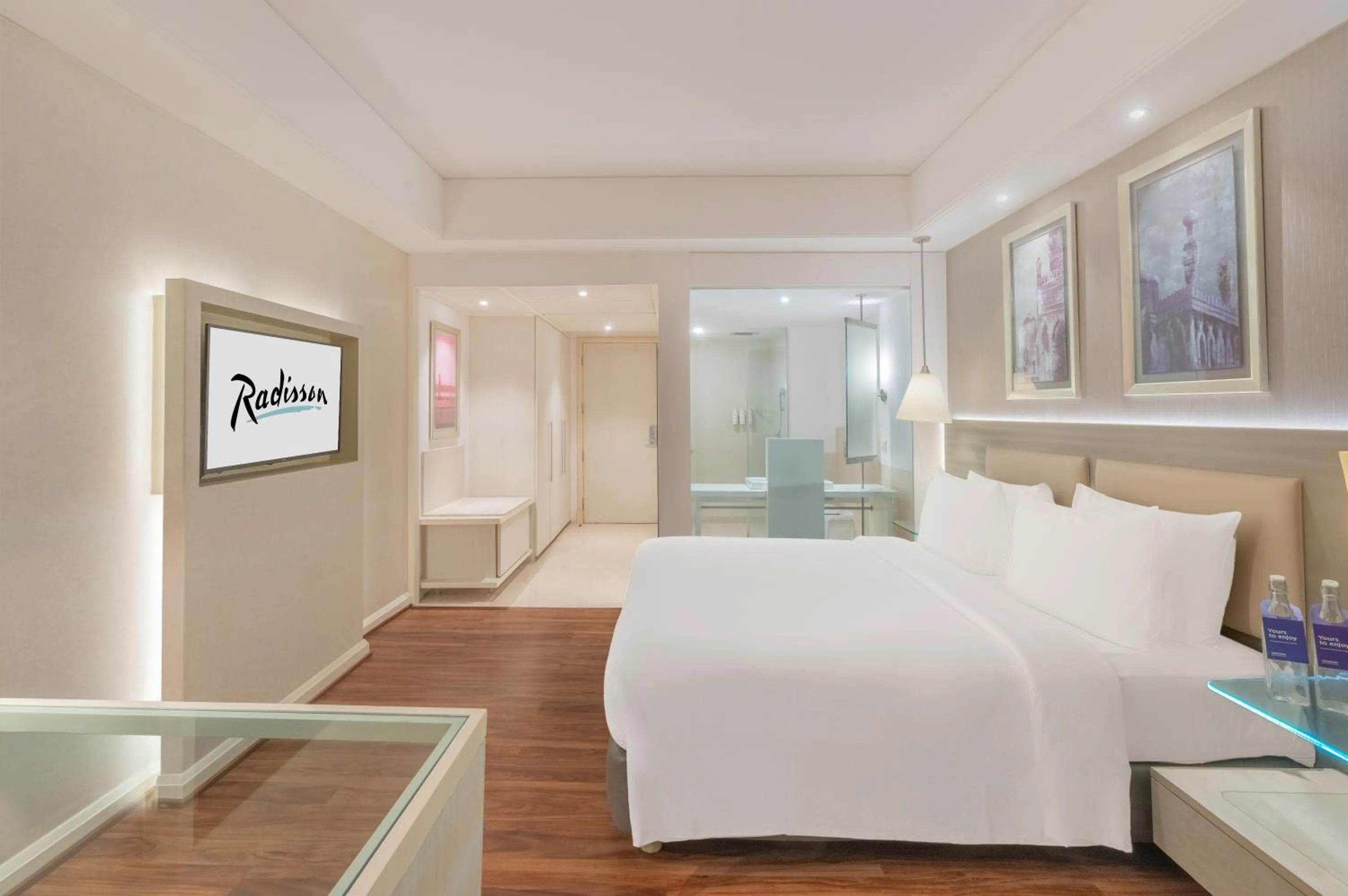 Bed in Radisson Hyderabad Hitec City