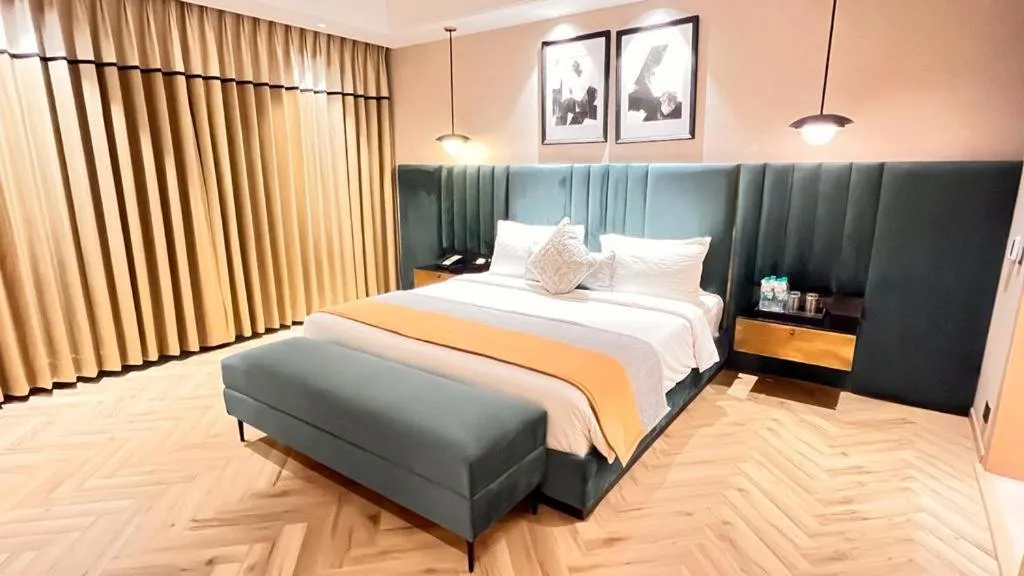 Bed in Radisson Hyderabad Hitec City