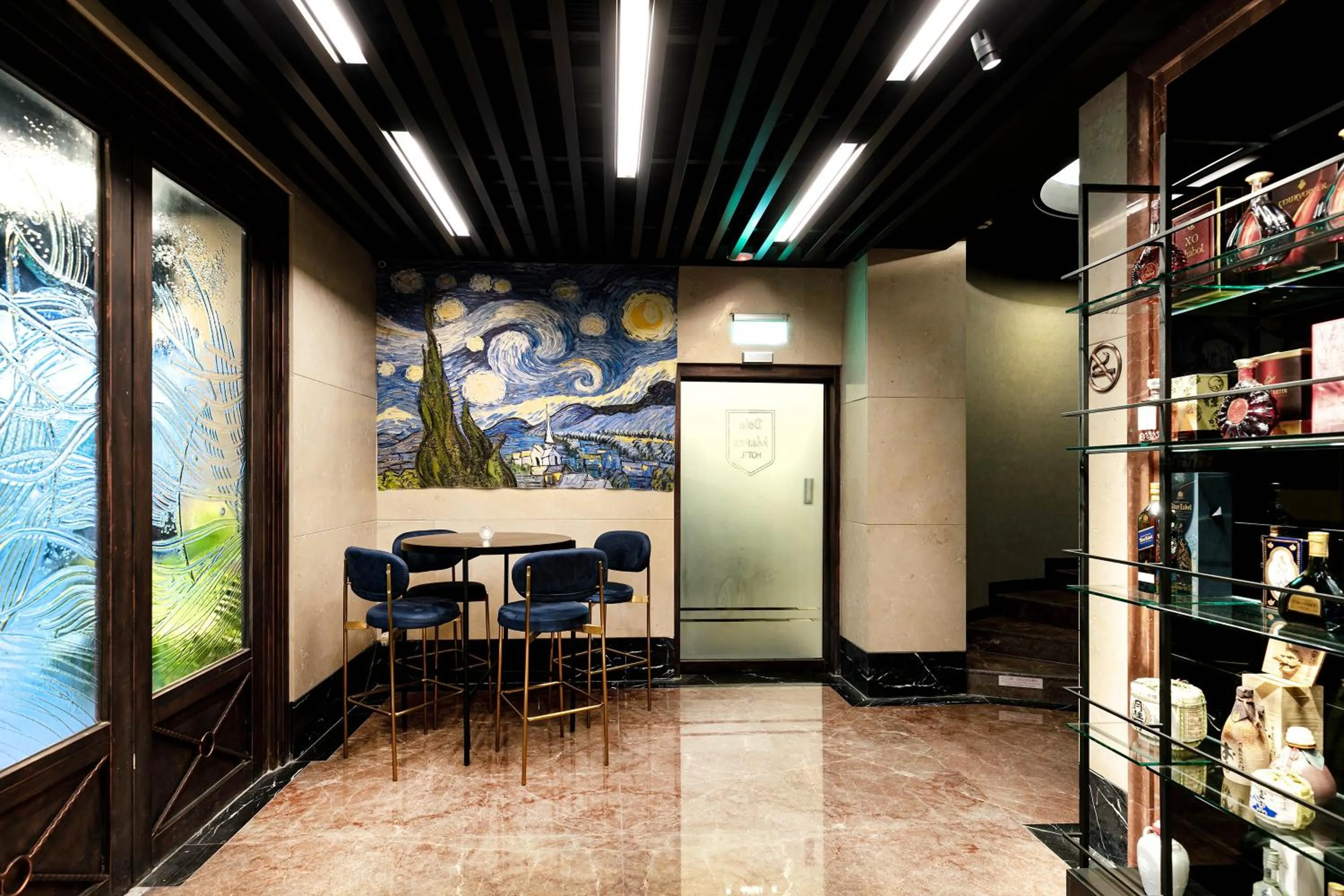 Seating area in Dolamanco Hotel