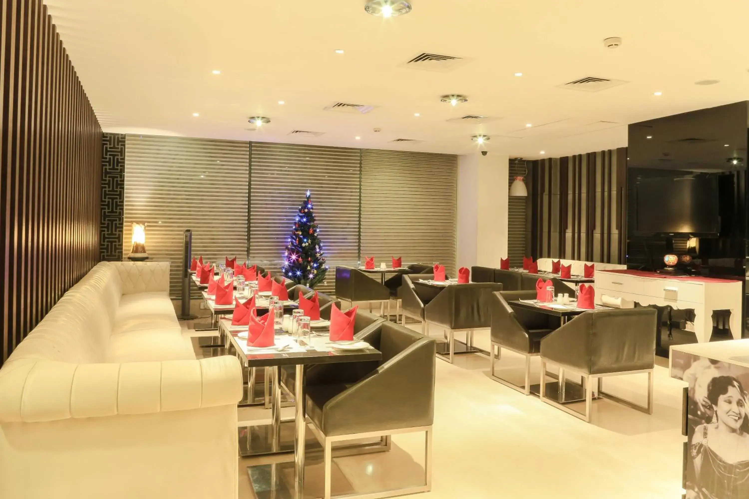 Restaurant/places to eat in The Nanee Suites Restaurant/places to eat in The Nanee Suites