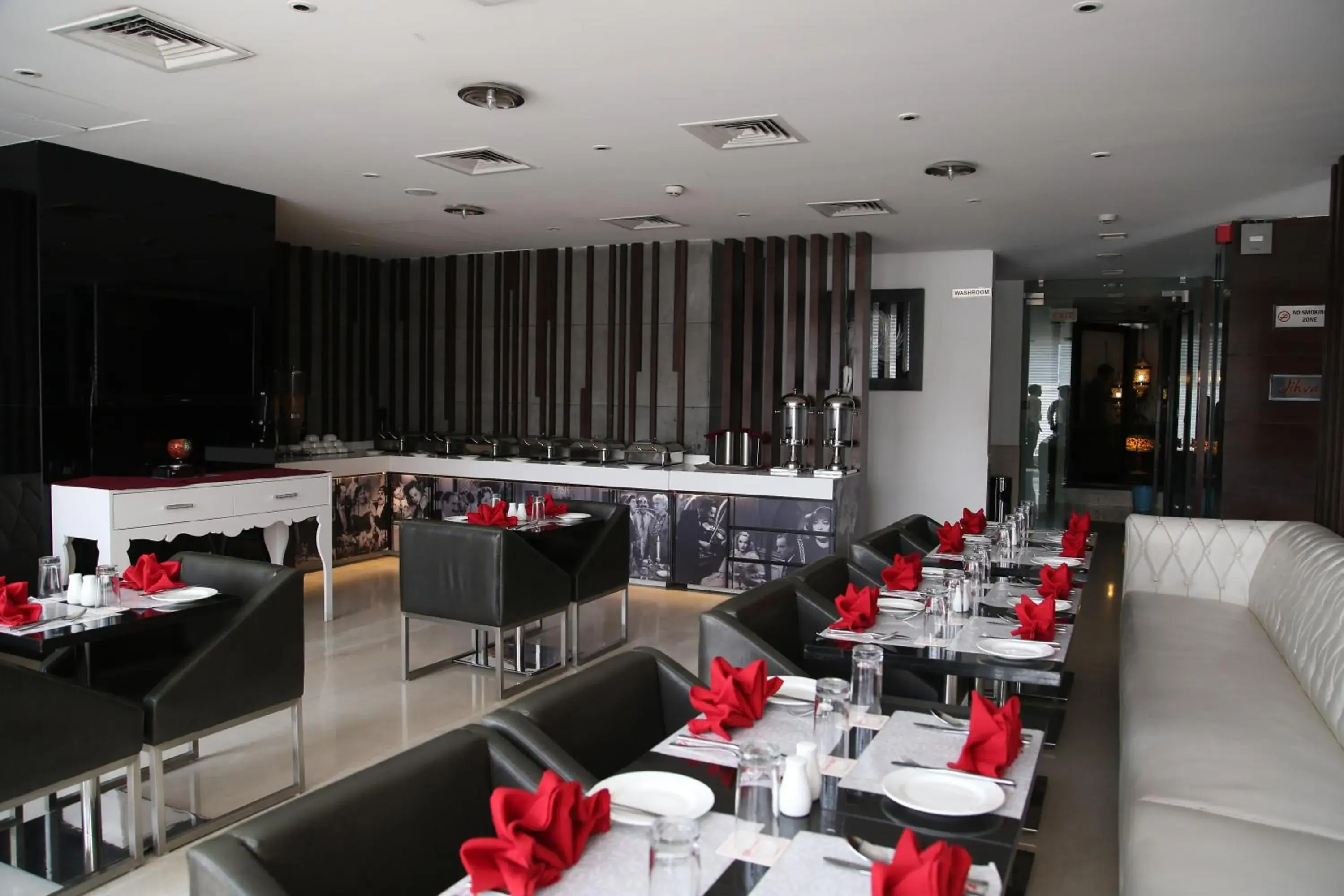 Restaurant/places to eat in The Nanee Suites Restaurant/places to eat in The Nanee Suites