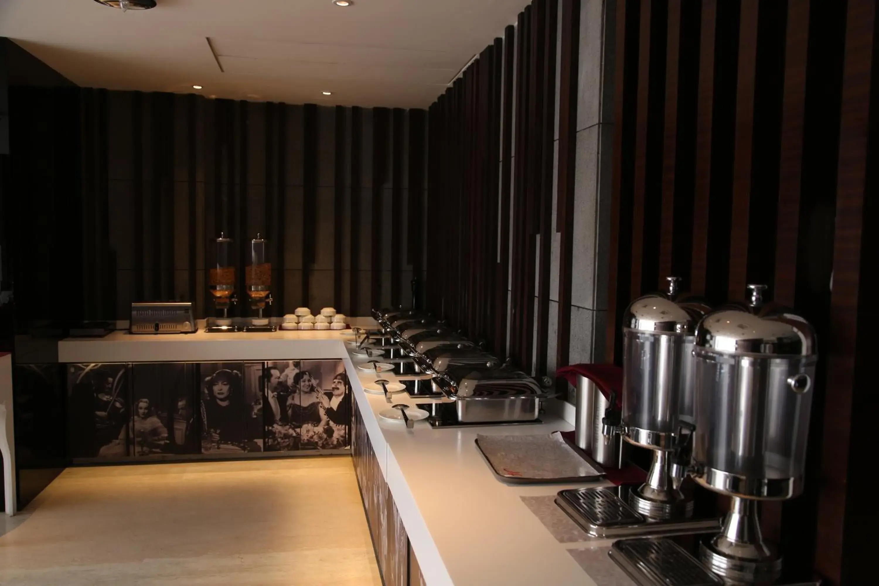 Restaurant/places to eat in The Nanee Suites Restaurant/places to eat in The Nanee Suites