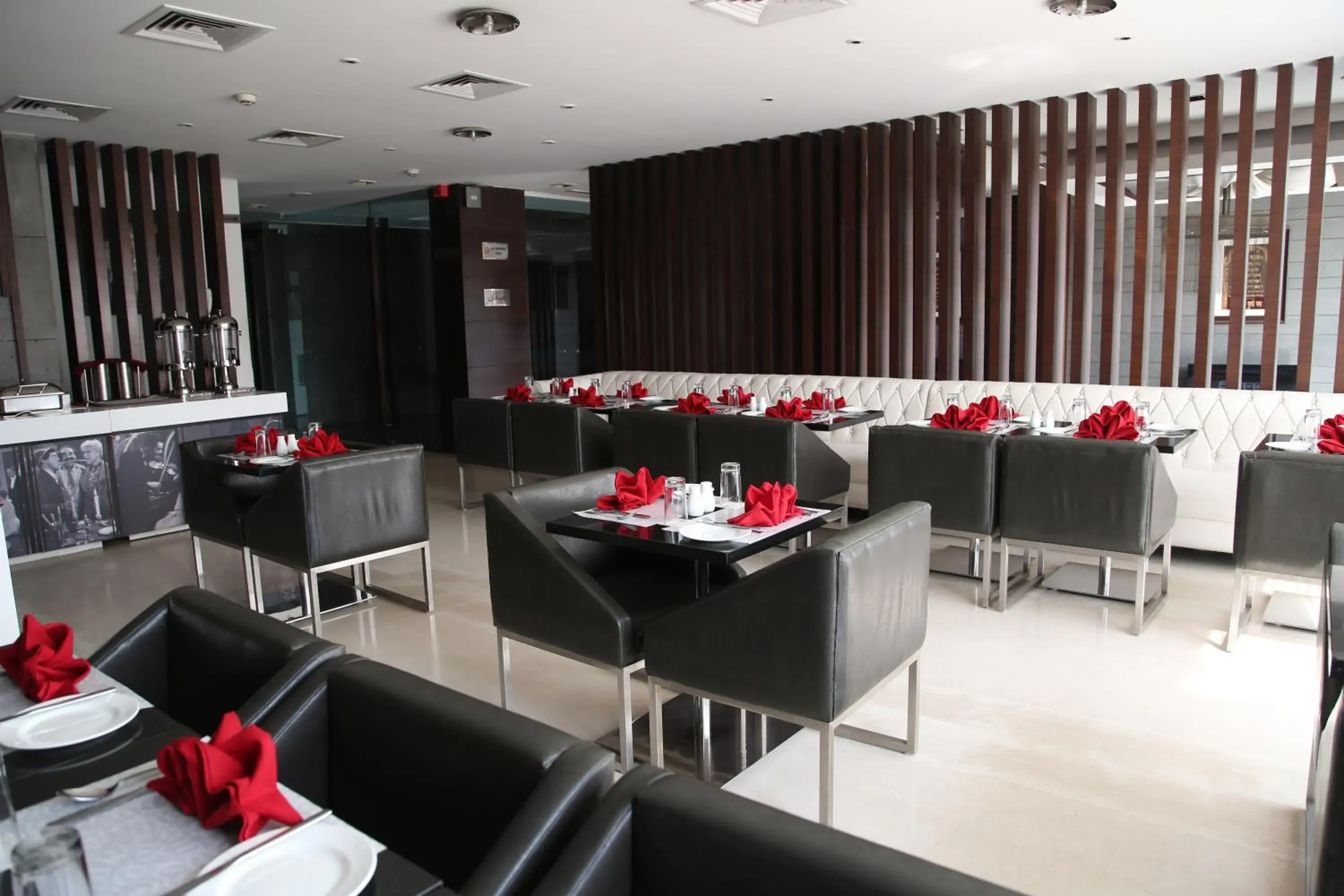 Restaurant/places to eat in The Nanee Suites Restaurant/places to eat in The Nanee Suites
