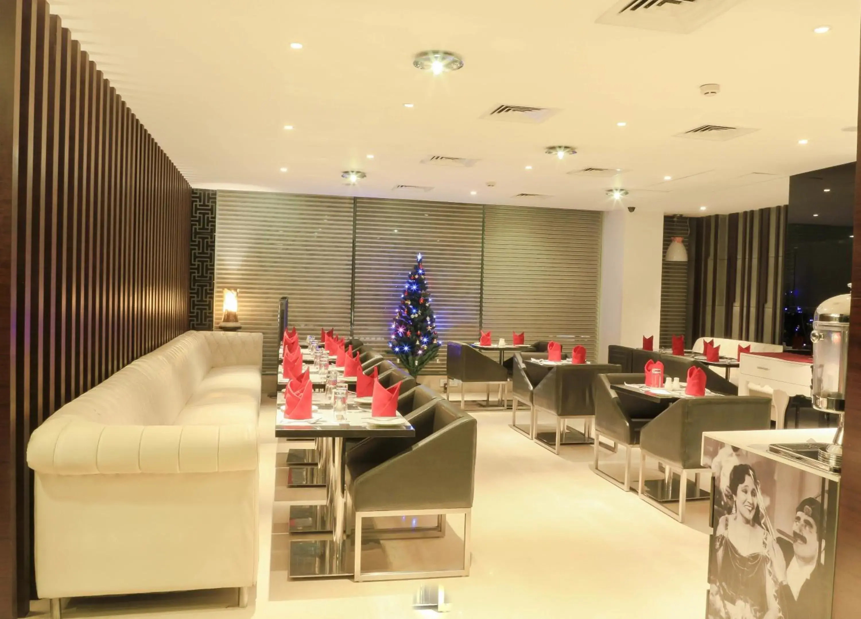 Restaurant/places to eat in The Nanee Suites Restaurant/places to eat in The Nanee Suites