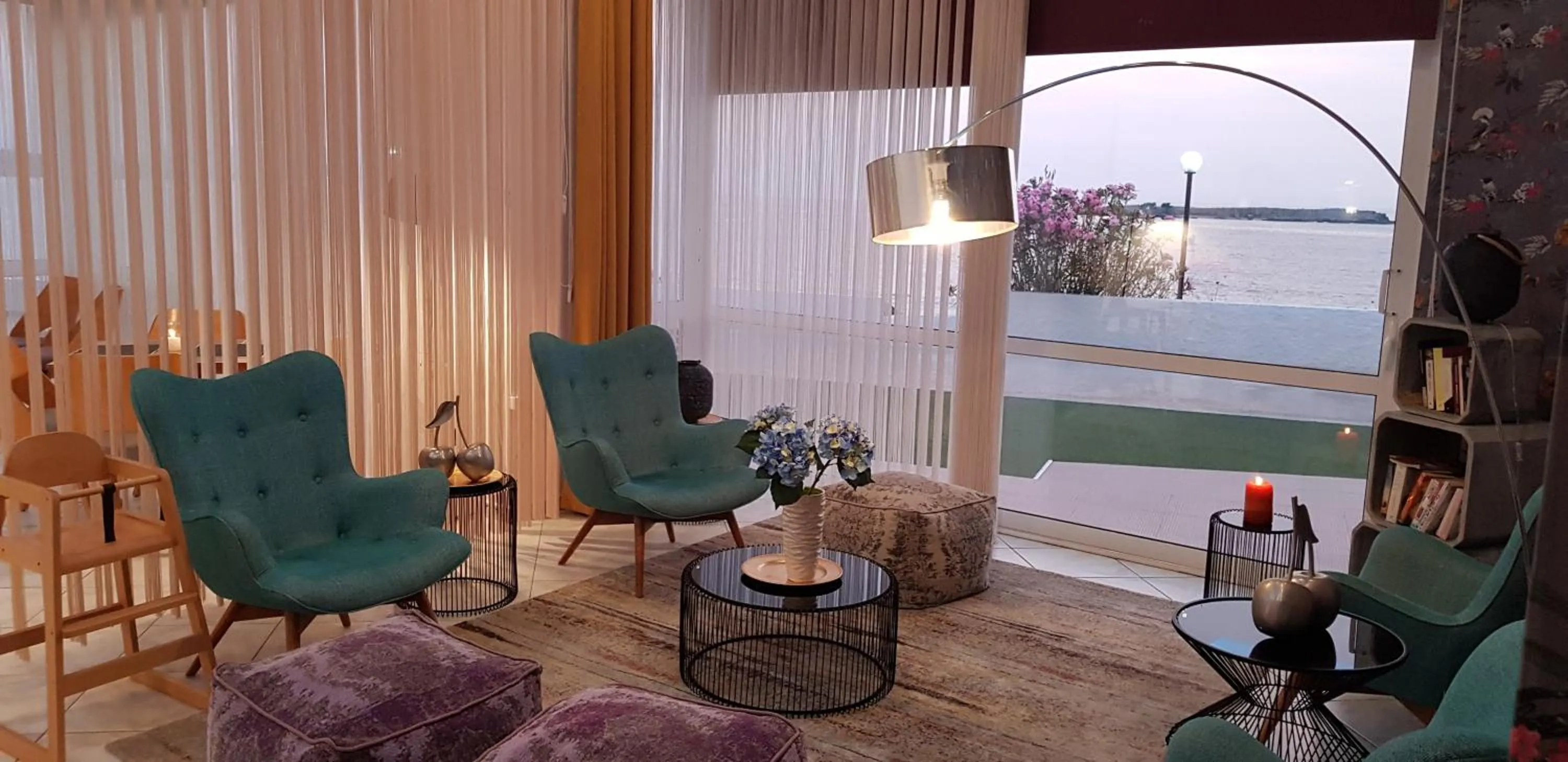 Library in Klinakis Beach Hotel