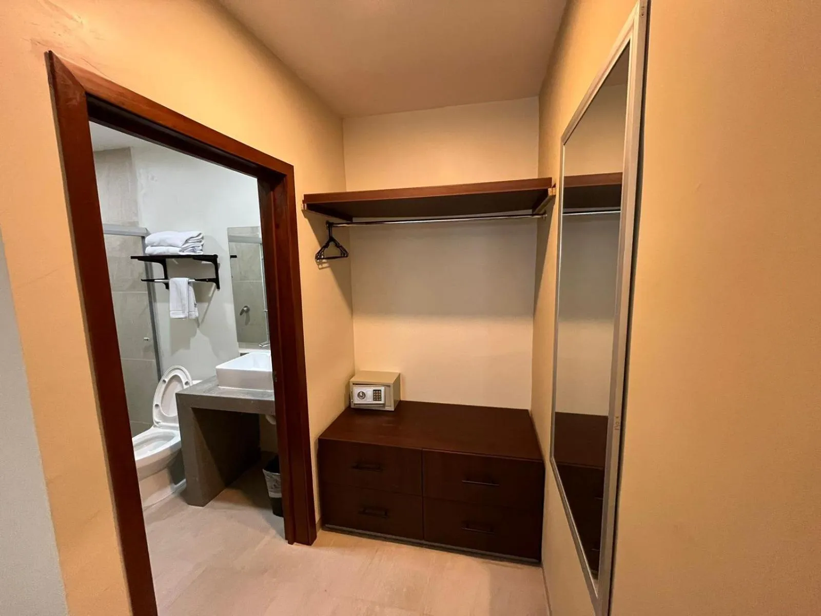 Bathroom in Hotel Ave Inn