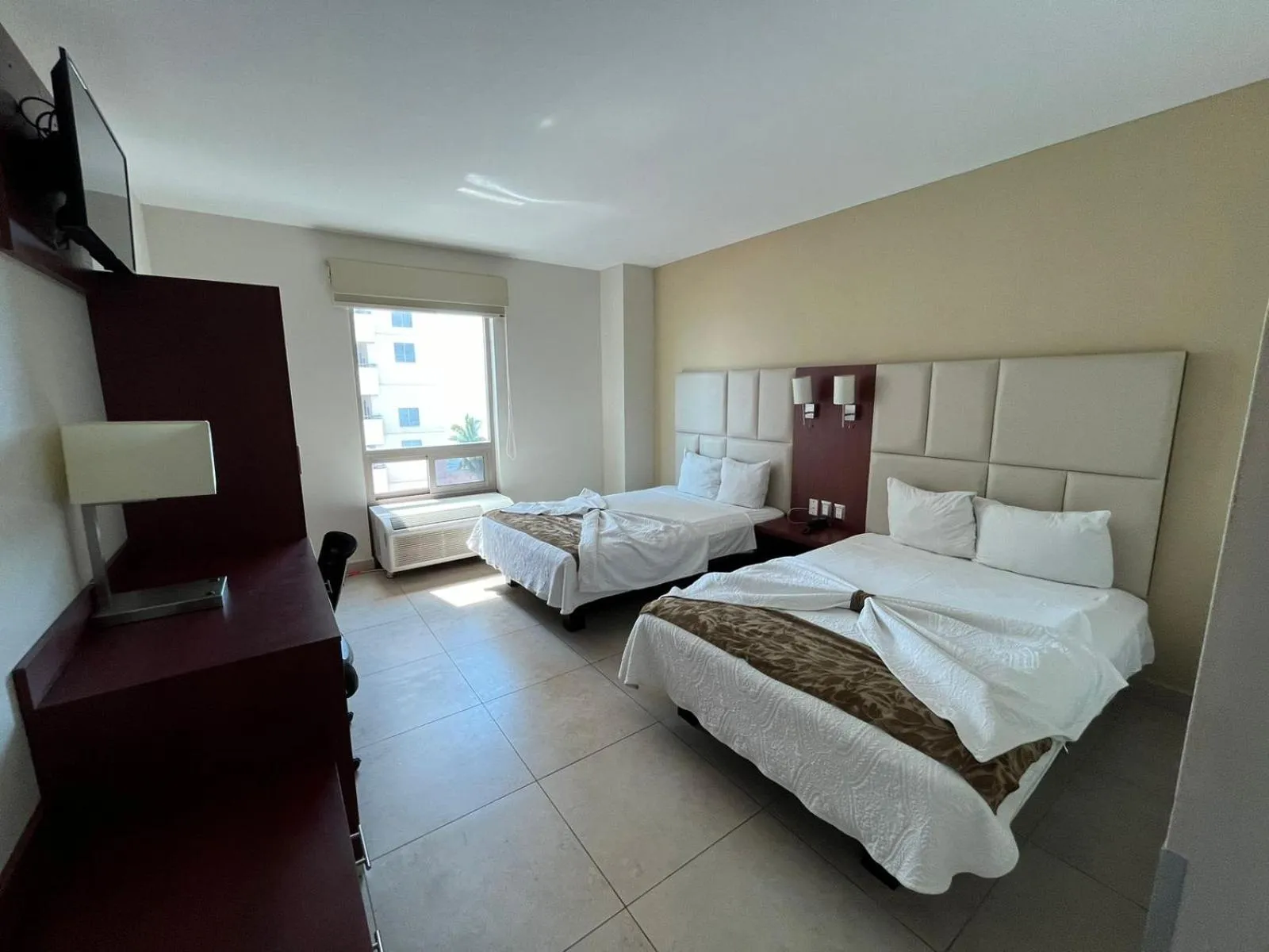 Bed in Hotel Ave Inn