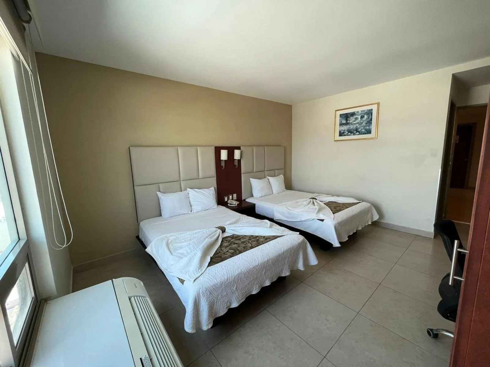 Bed in Hotel Ave Inn