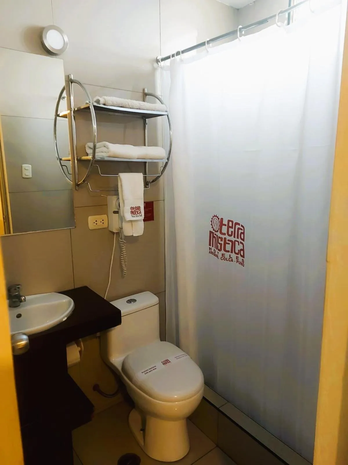 Shower in Terramística Arequipa - Monasterio