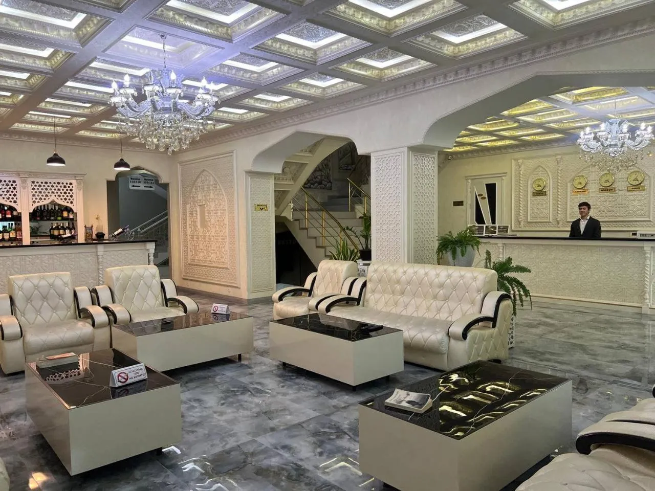 Living room in Ideal Hotel