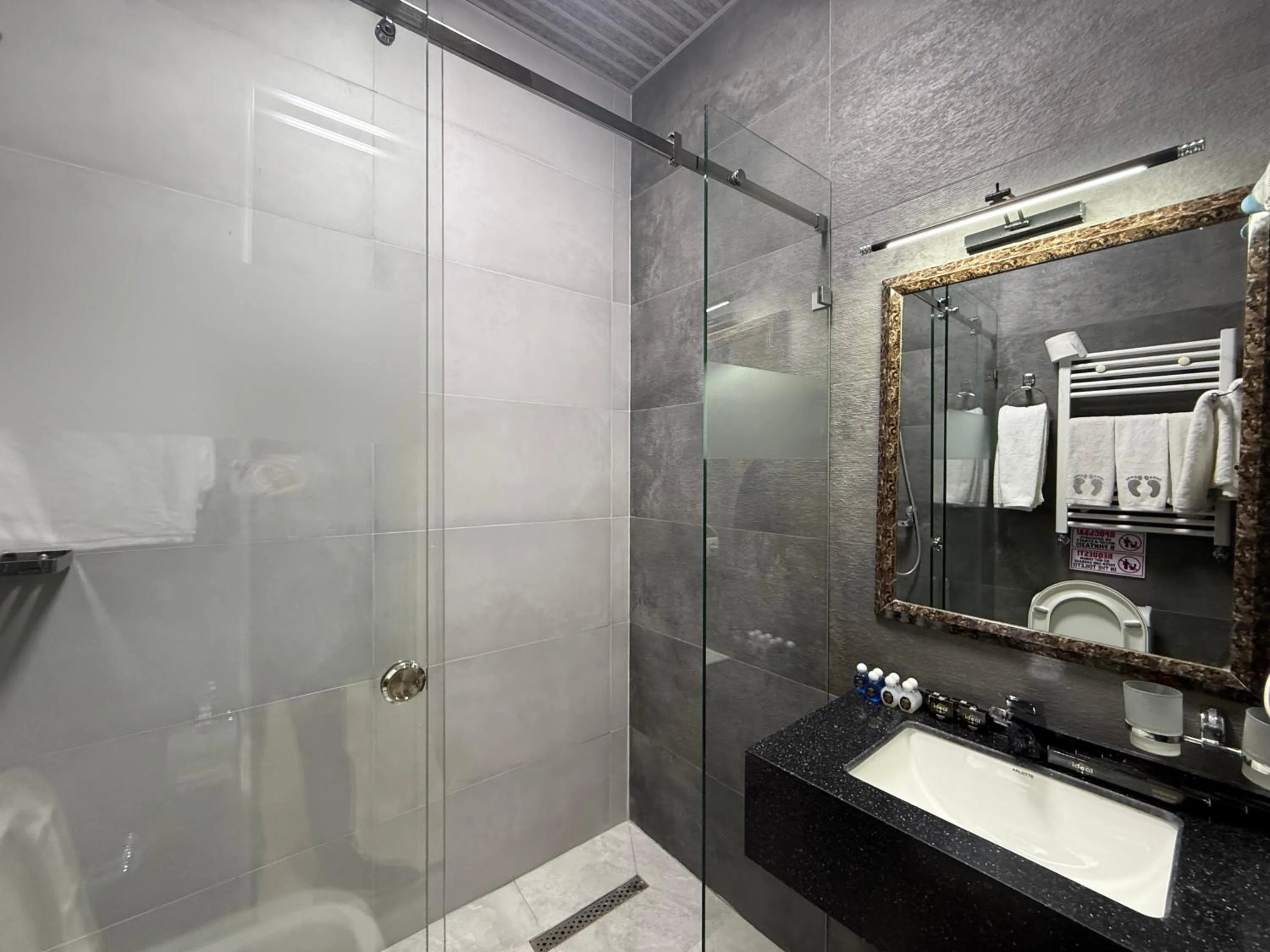 Photo of the whole room in Ideal Hotel