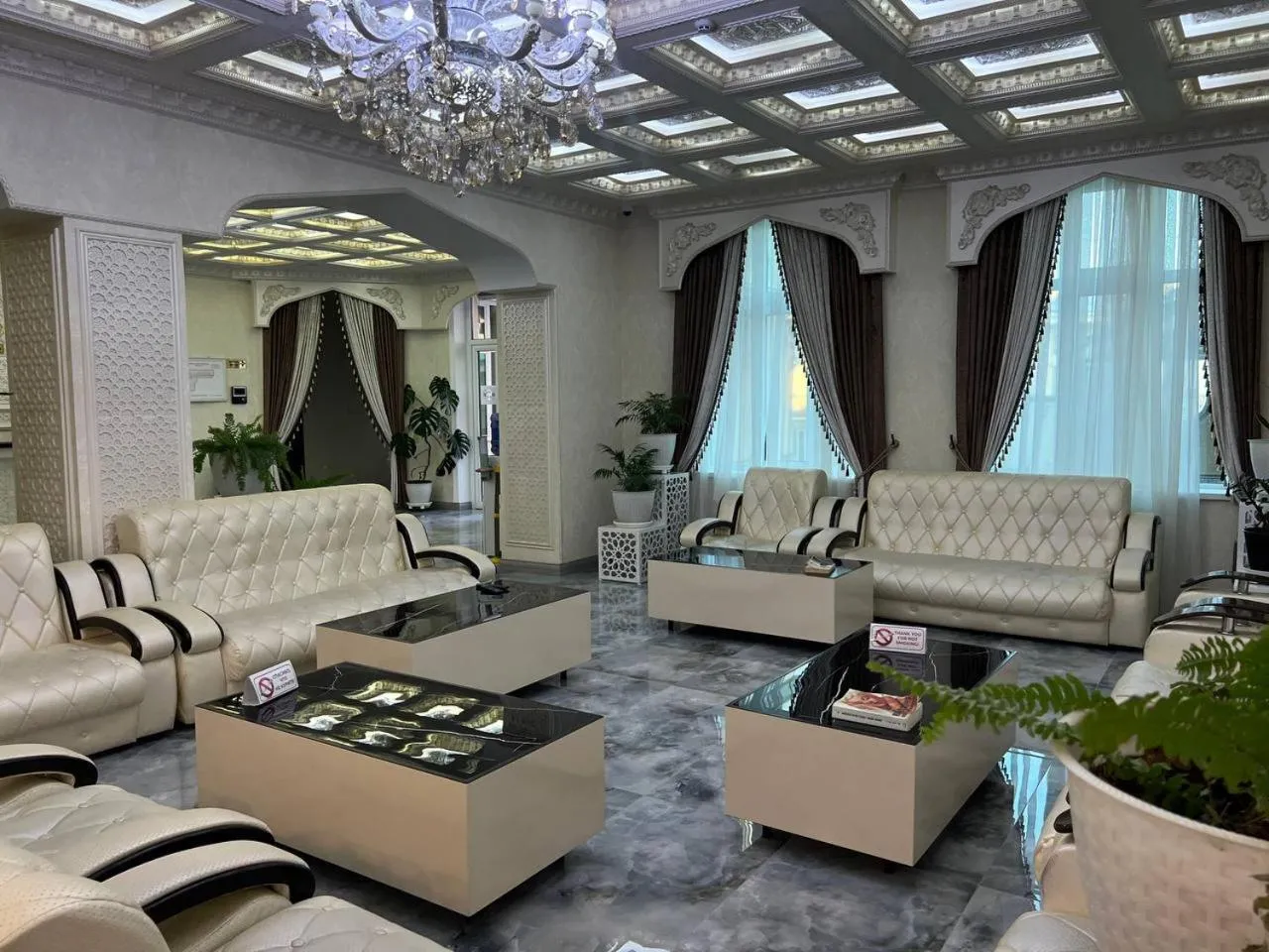 Living room in Ideal Hotel