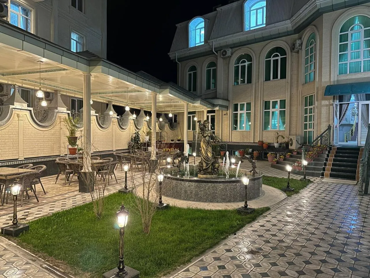 Night in Ideal Hotel