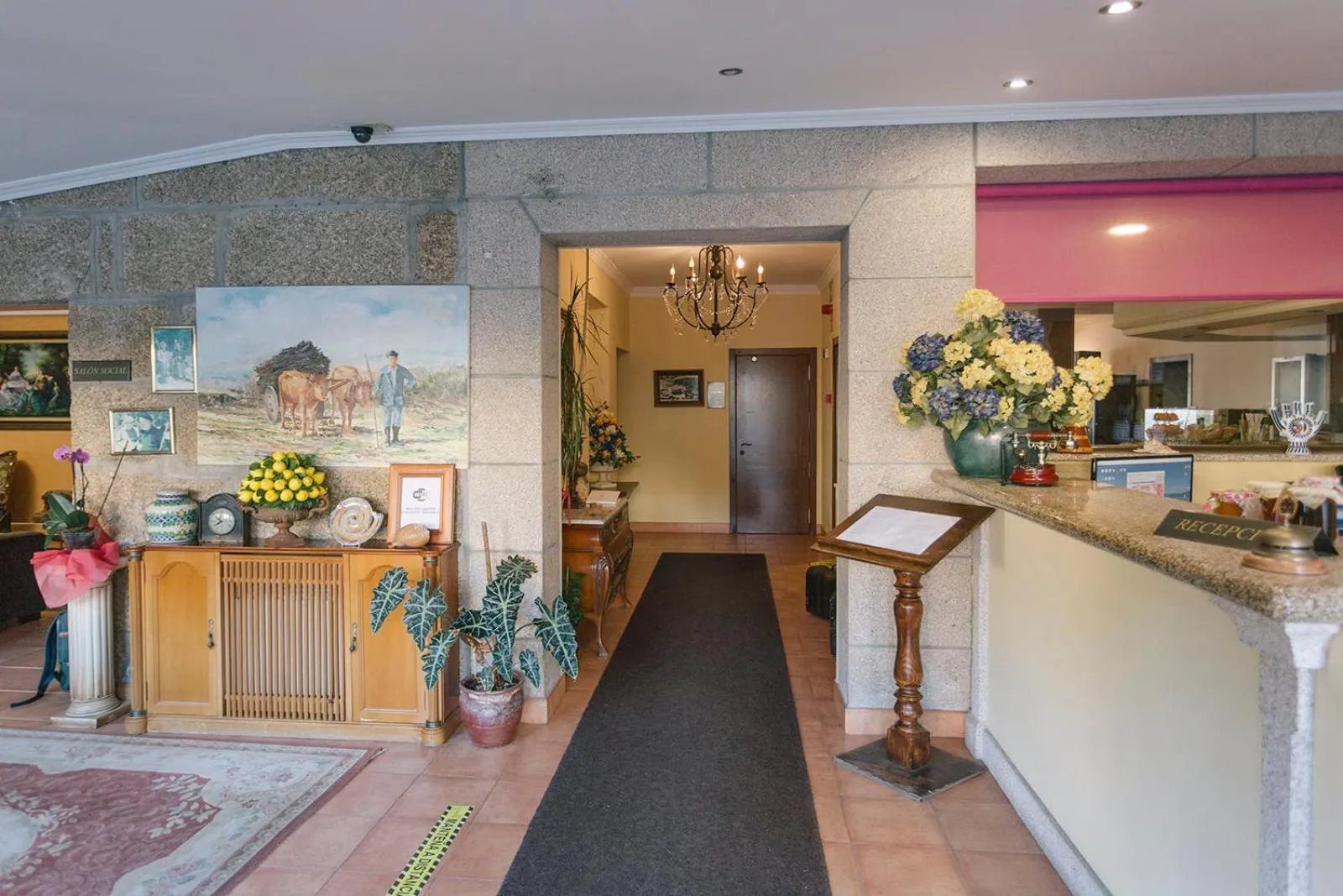 Lobby or reception in Hotel O Castro