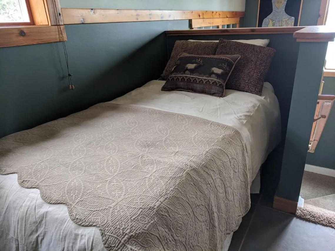 Bed in The Bluff on Whidbey