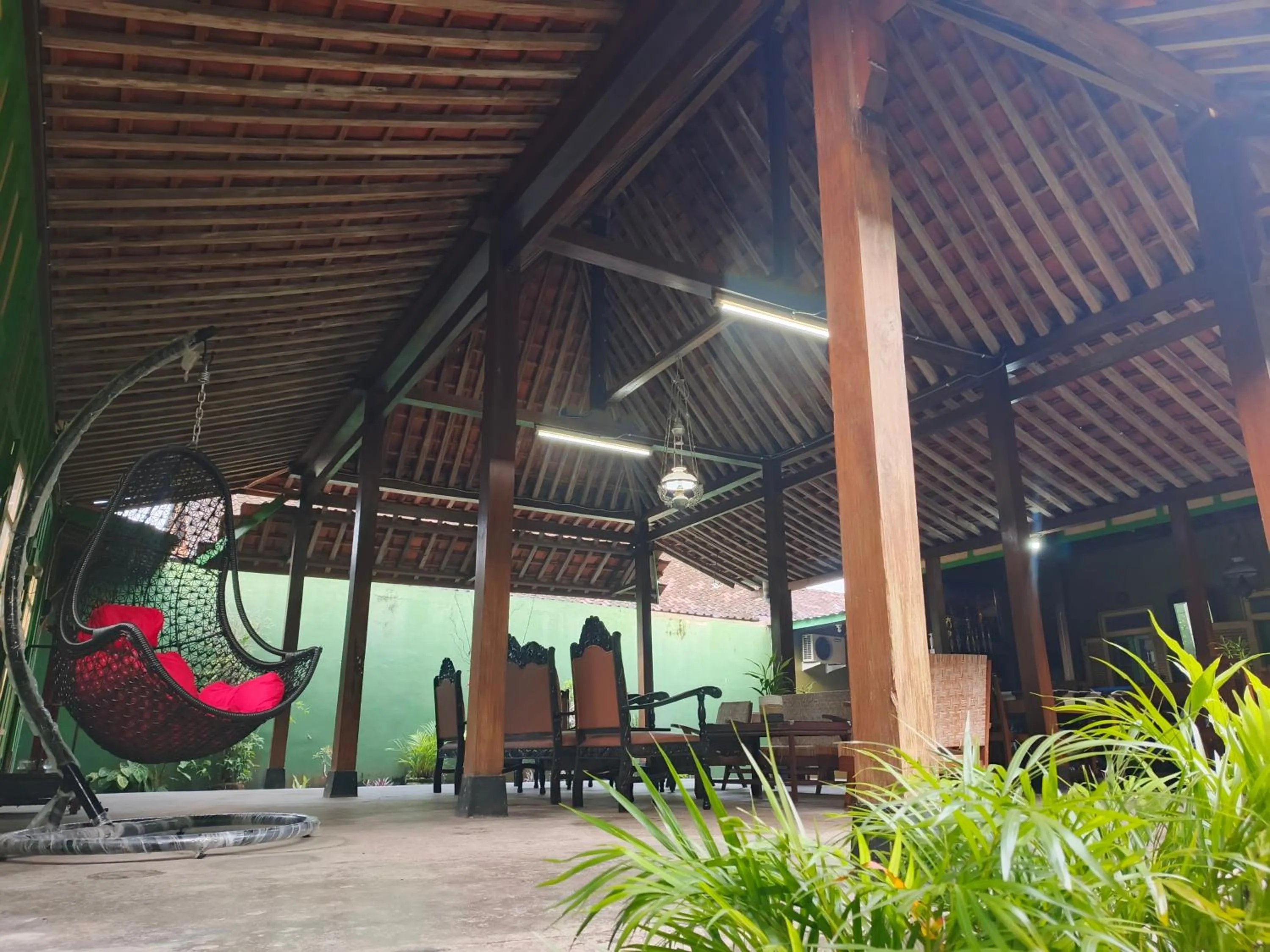Quadruple Room in Pendopo Kayuwanan Syariah Near Terminal Giwangan