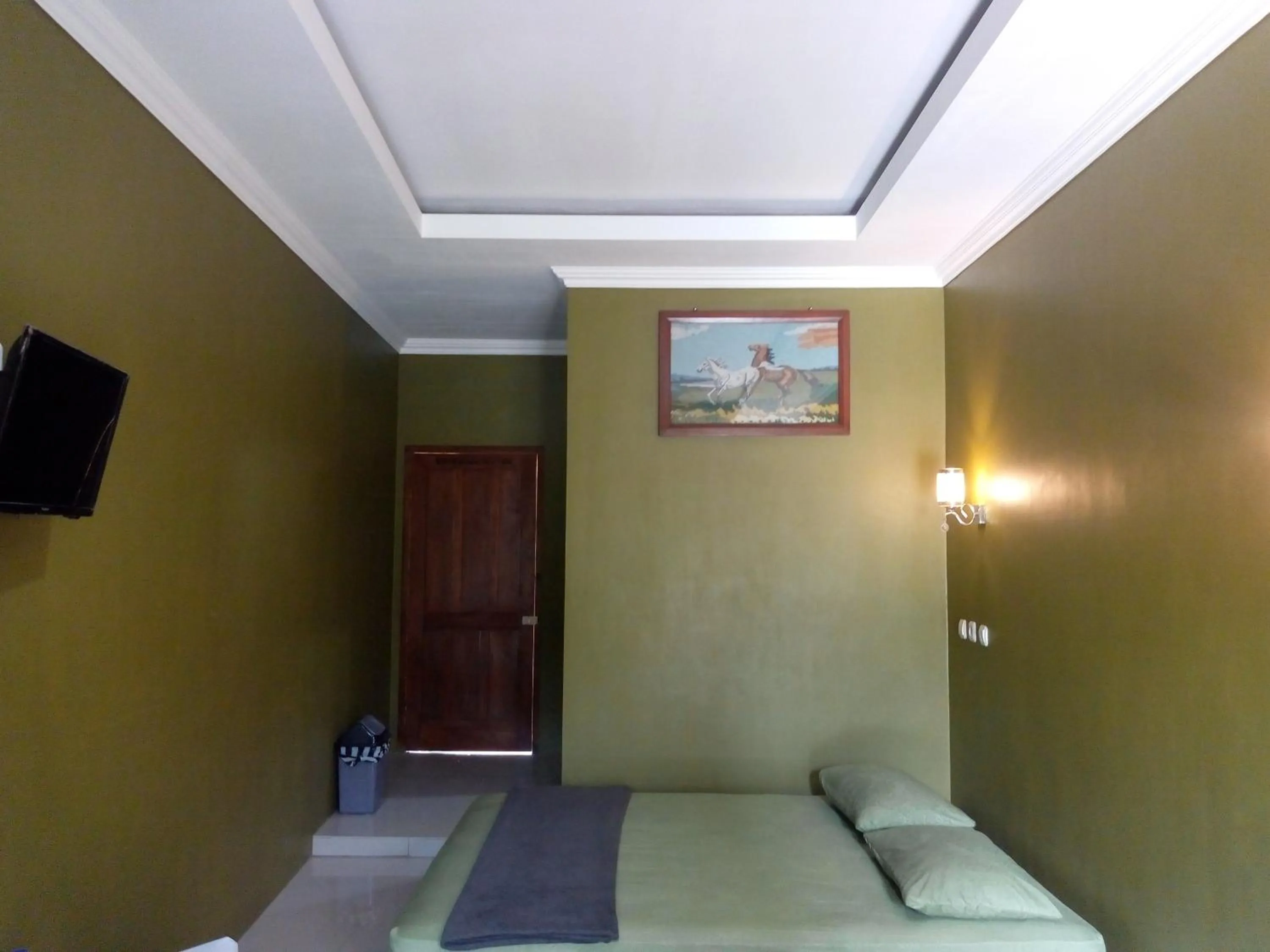 Double Room with Private Bathroom in Pendopo Kayuwanan Syariah Near Terminal Giwangan