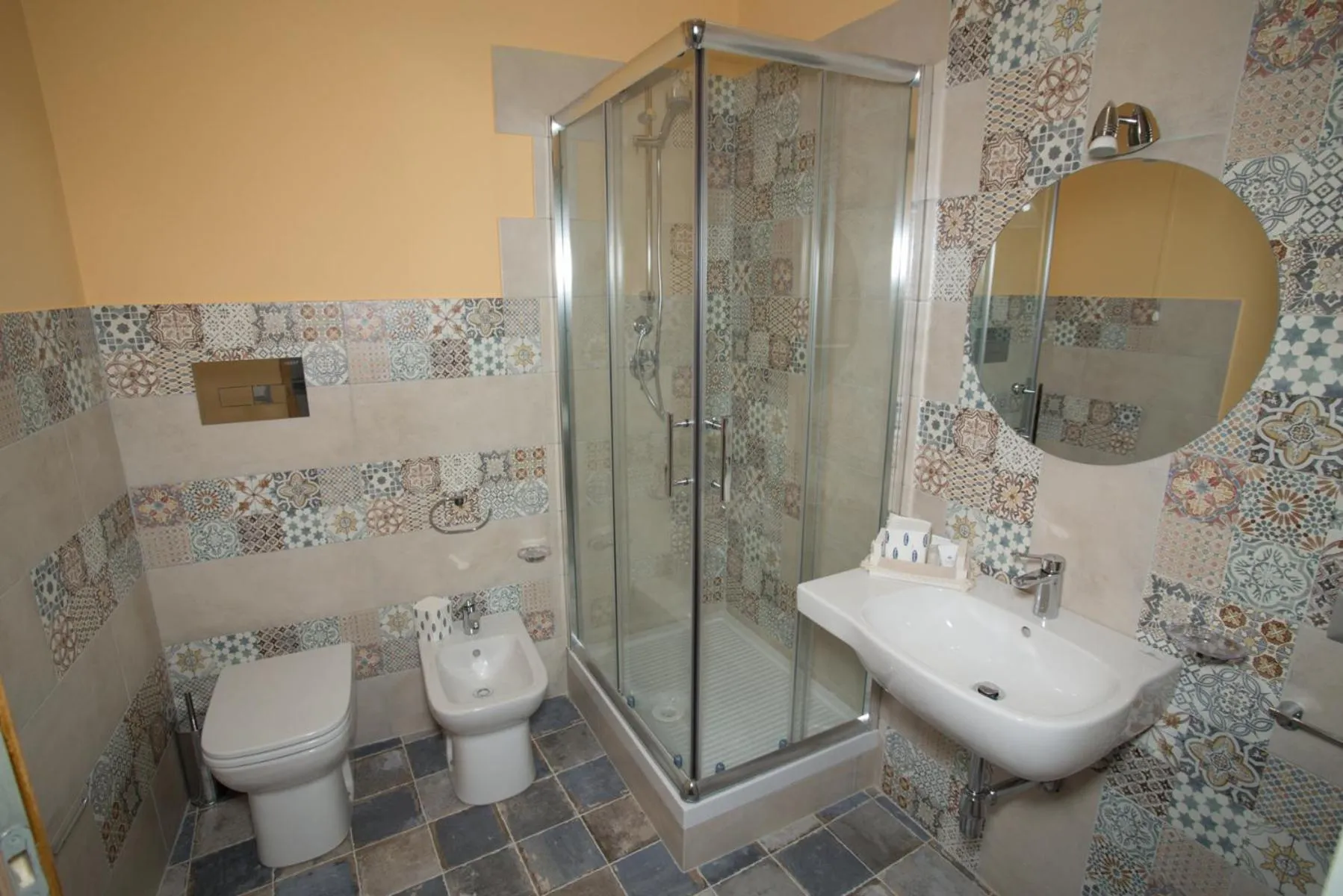 Bathroom in Coraje Room & Breakfast