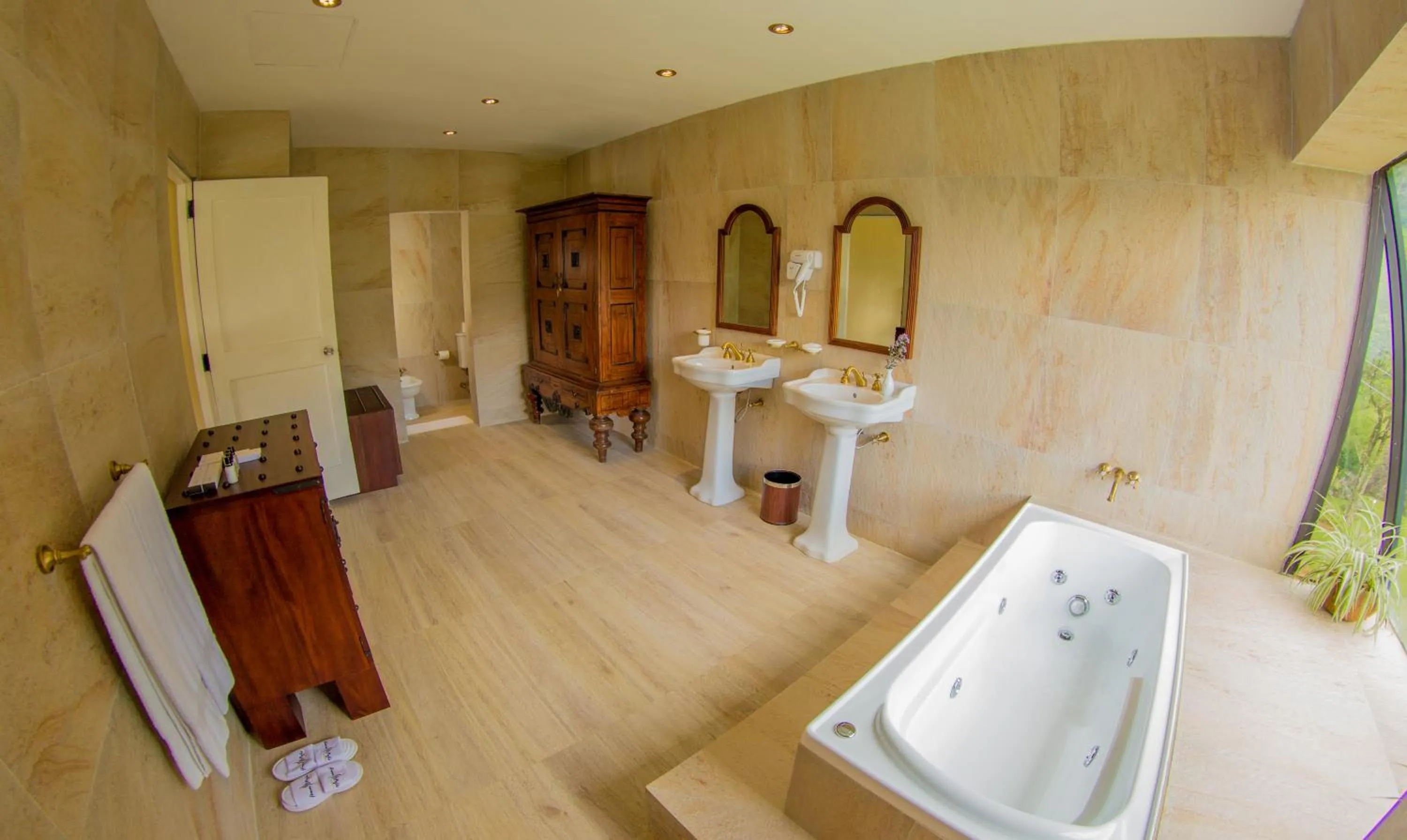 Bathroom in Hunas Falls