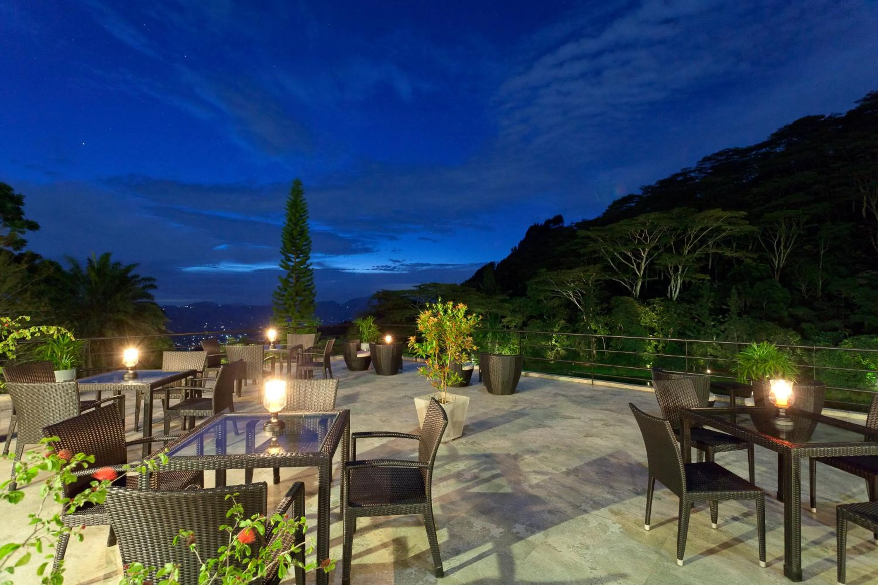 Restaurant/places to eat in Hunas Falls