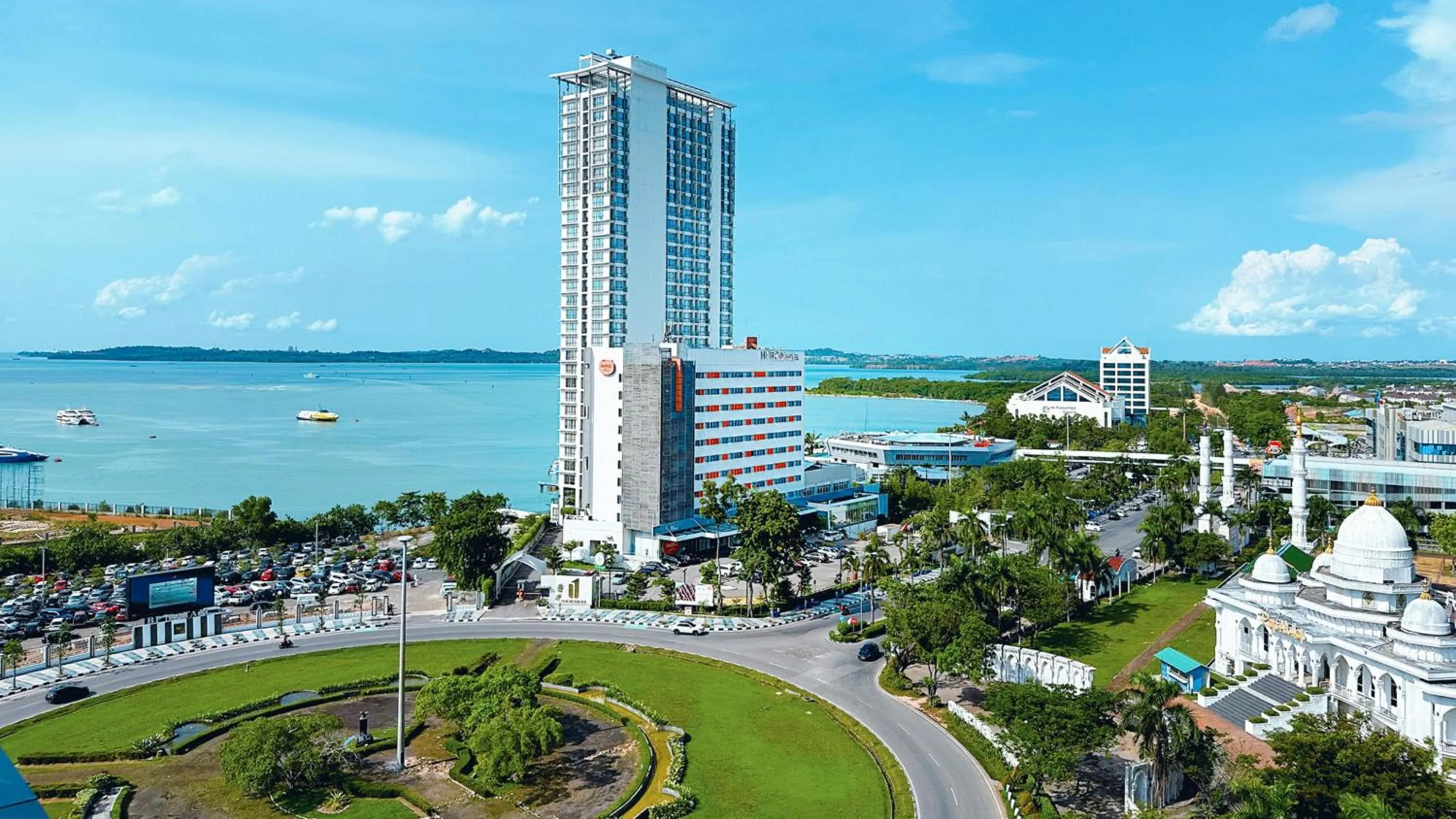 Property building in HARRIS Hotel Batam Center